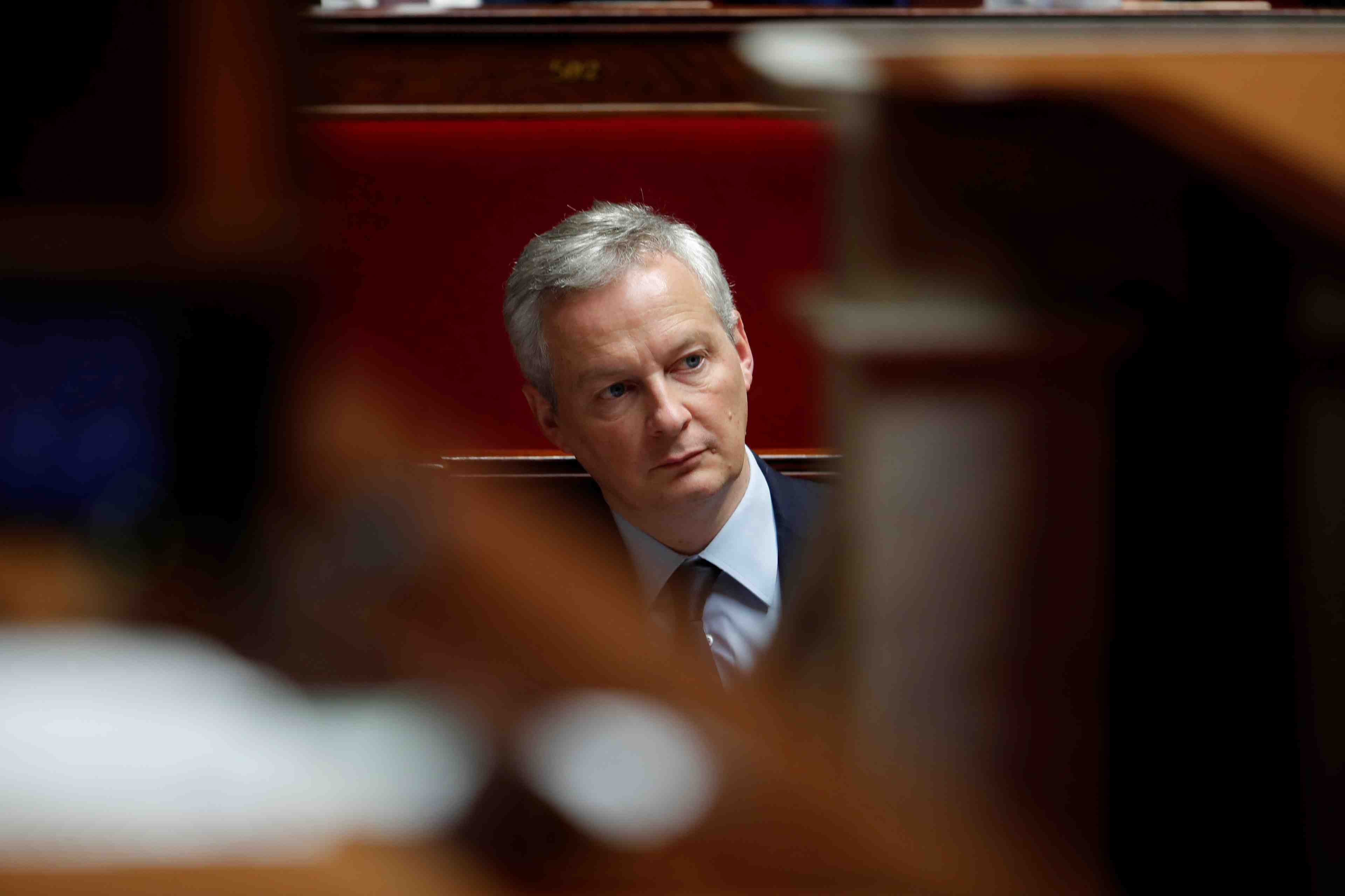 Bruno le maire ne reviendra pas sur la privatisation d'adp