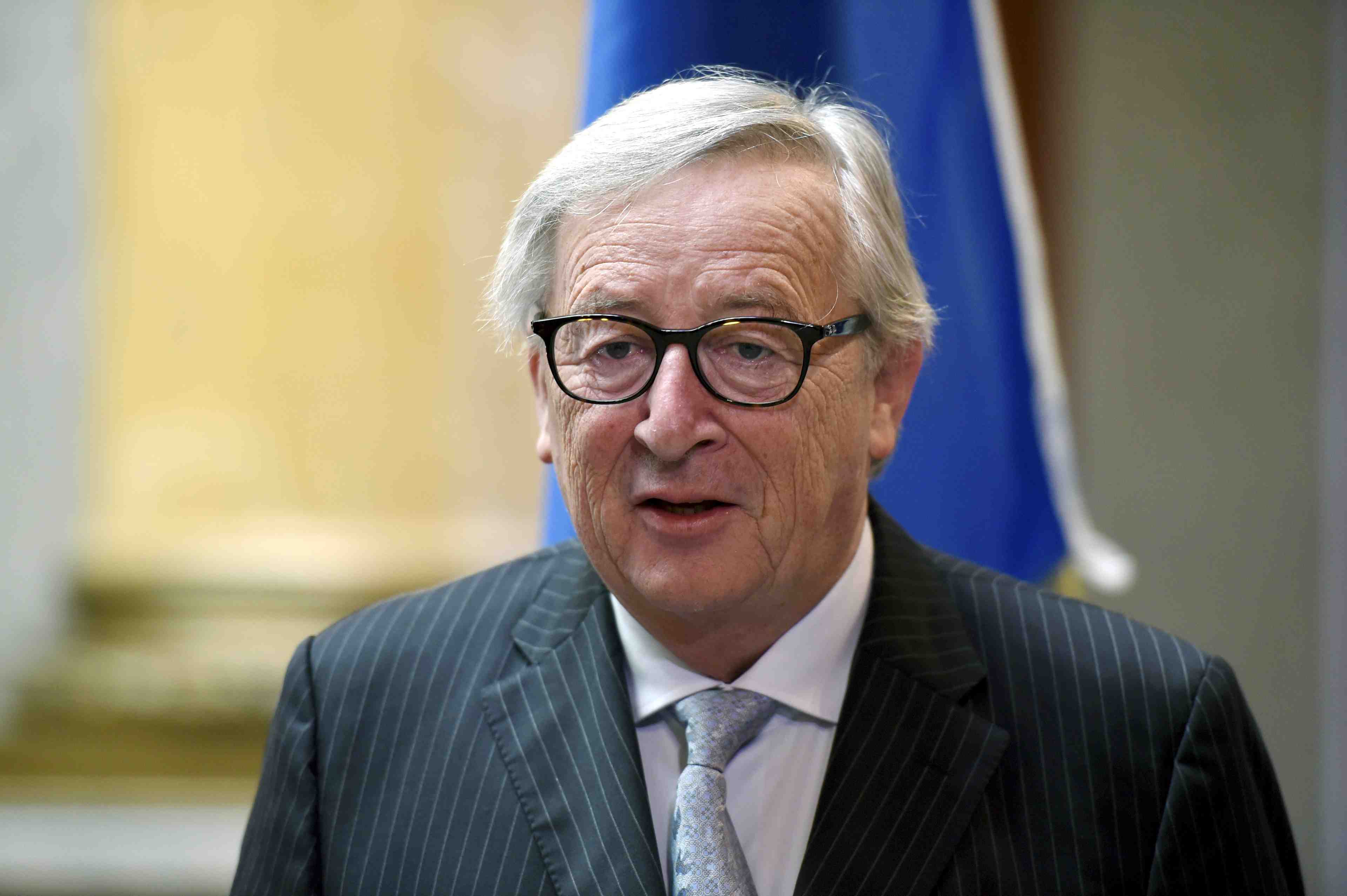 Juncker contraint d'ecourter ses vacances pour etre opere d'urgence