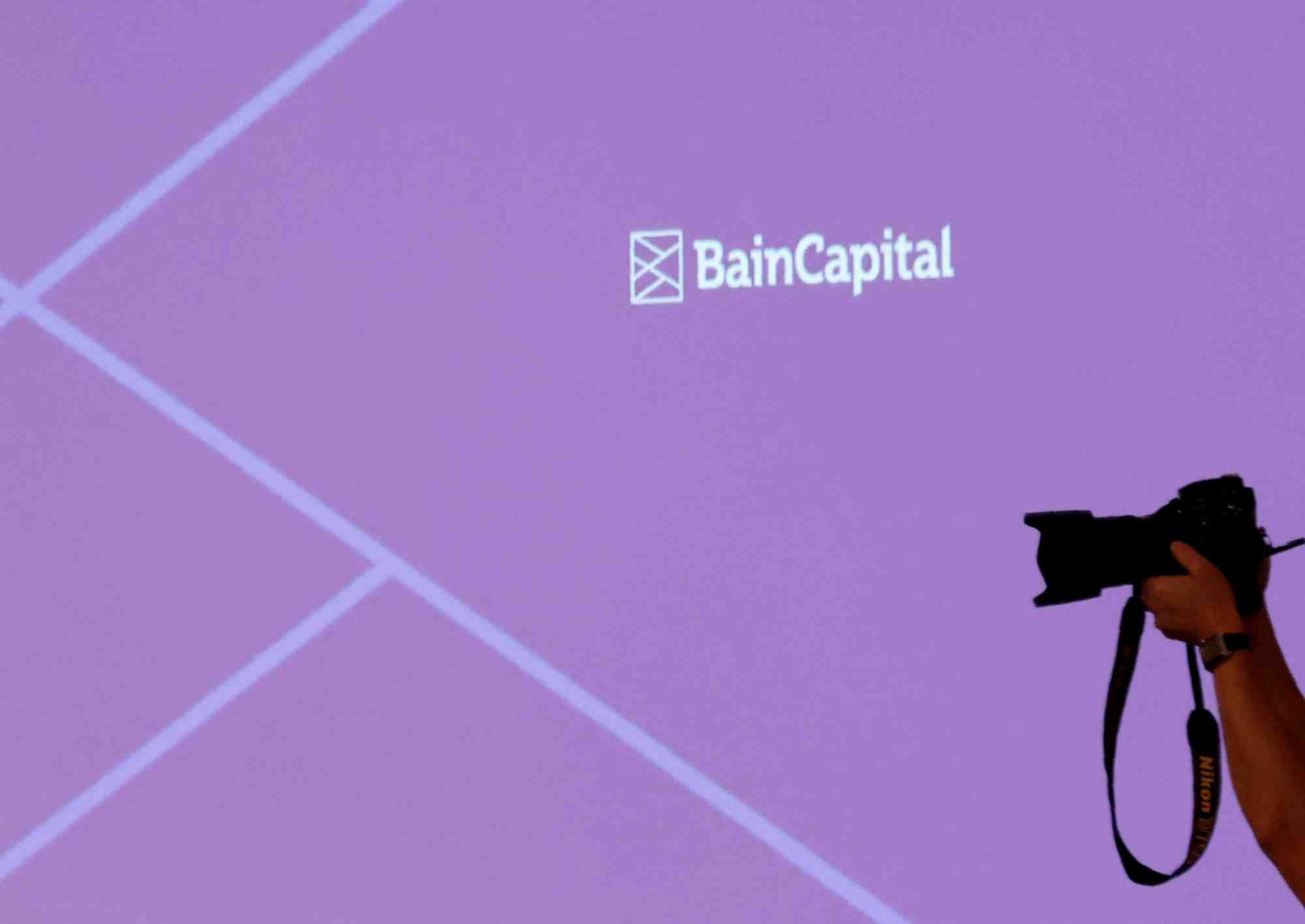 Photo d'archives du logo de bain capital