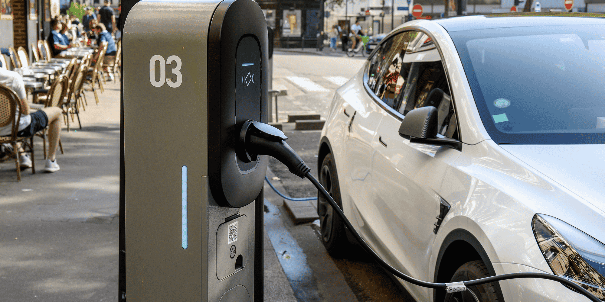 1 kWh en recharge à domicile coûte actuellement 0,370 euros contre 0,542 euros en recharge rapide. (photo d'illustration)