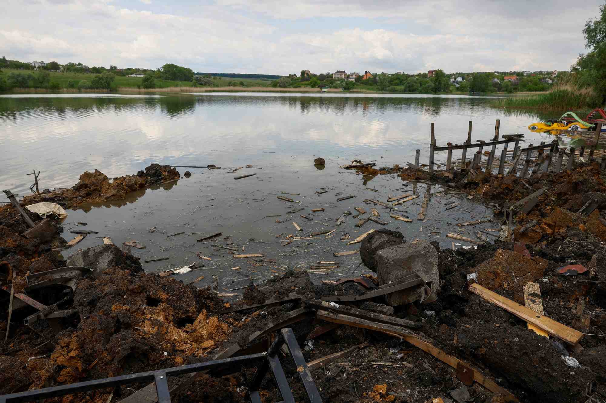 Le site d'une attaque de missile russe a kharkiv