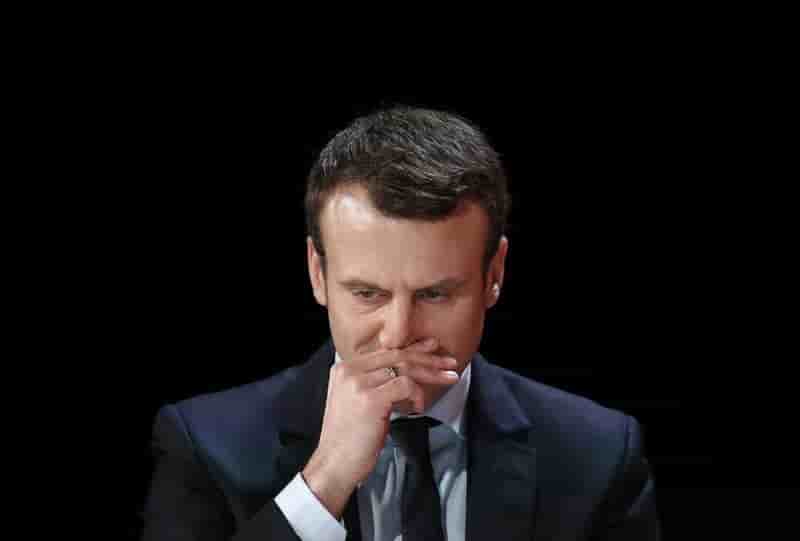 Macron refuse de participer a l'"hallali" contre fillon