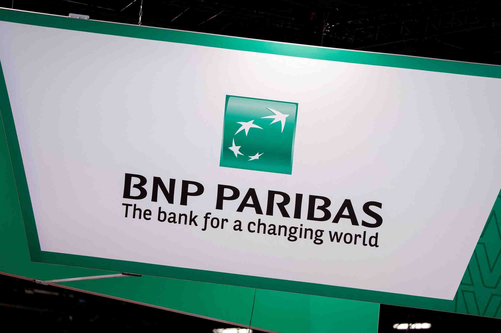 Le logo de bnp paribas est vu lors de la conference viva technology a paris
