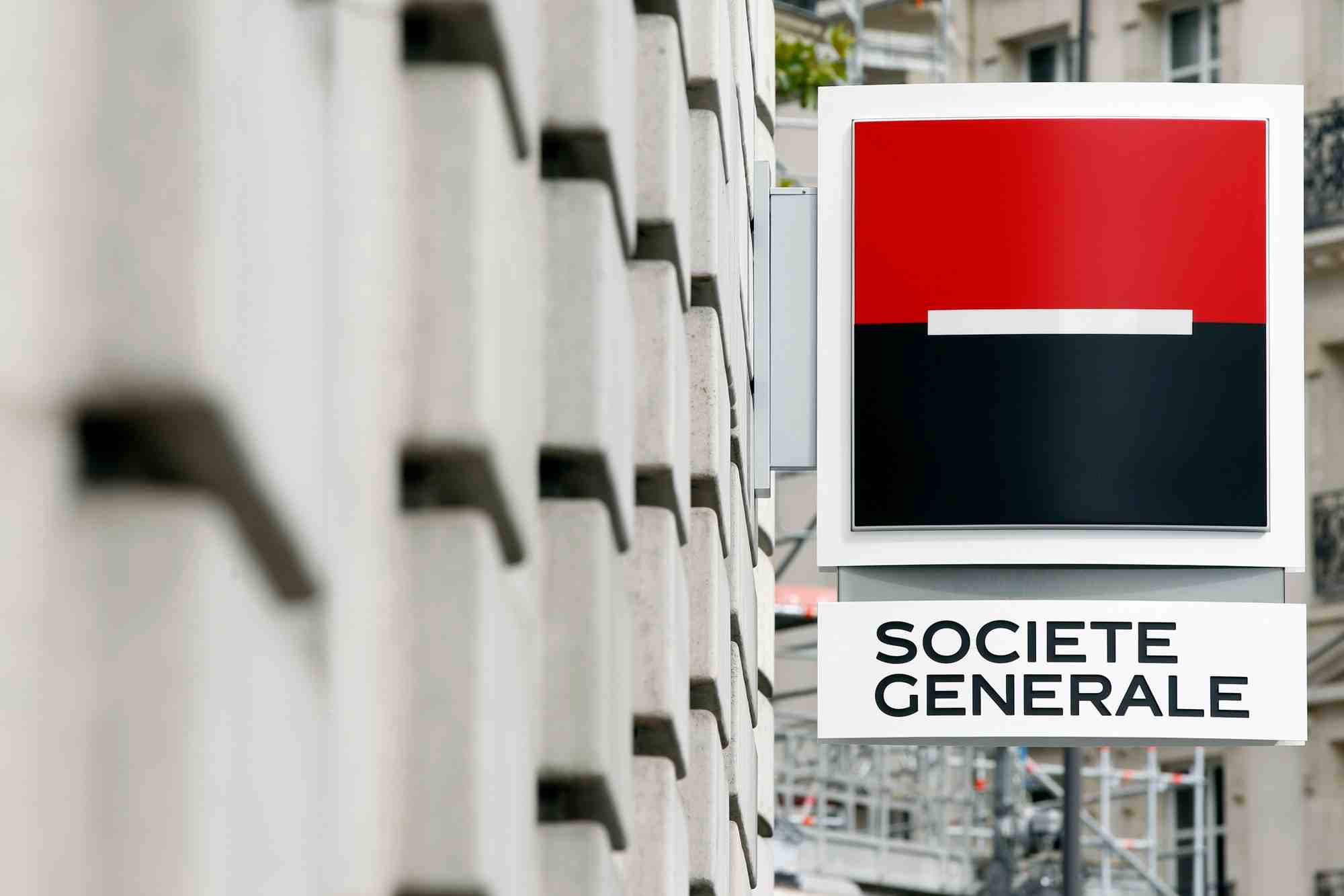 Vue generale d'une succursale de la banque francaise societe generale a paris