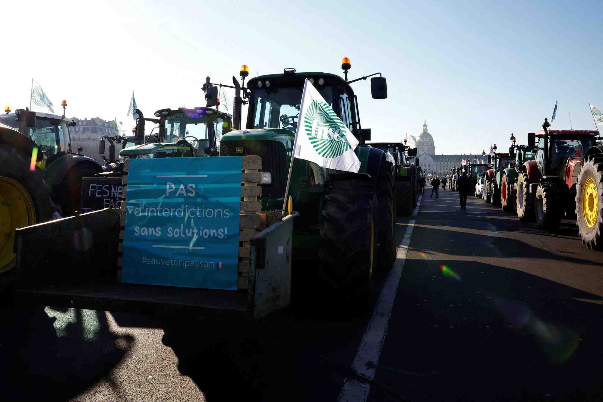 Aujourd'hui, l'Anses est en effet chargée de délivrer, retirer et modifier les autorisations de mise sur le marché (AMM) des produits phytopharmaceutiques, à l'aune de leur efficacité mais aussi de leur innocuité pour la santé humaine, animale et l'environnement.