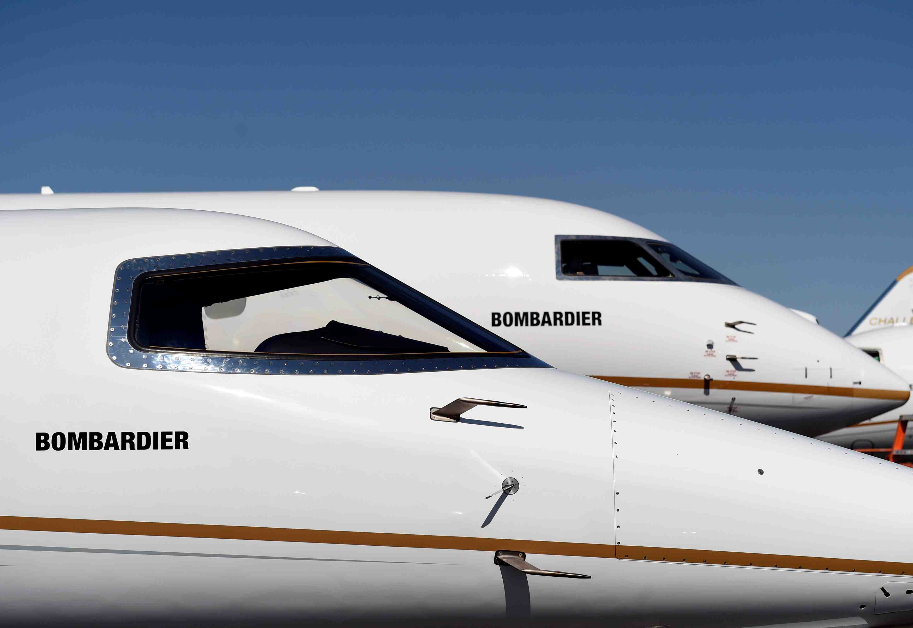 Bombardier reflechit a l'avenir du pole aeronautique, rapporte bloomberg