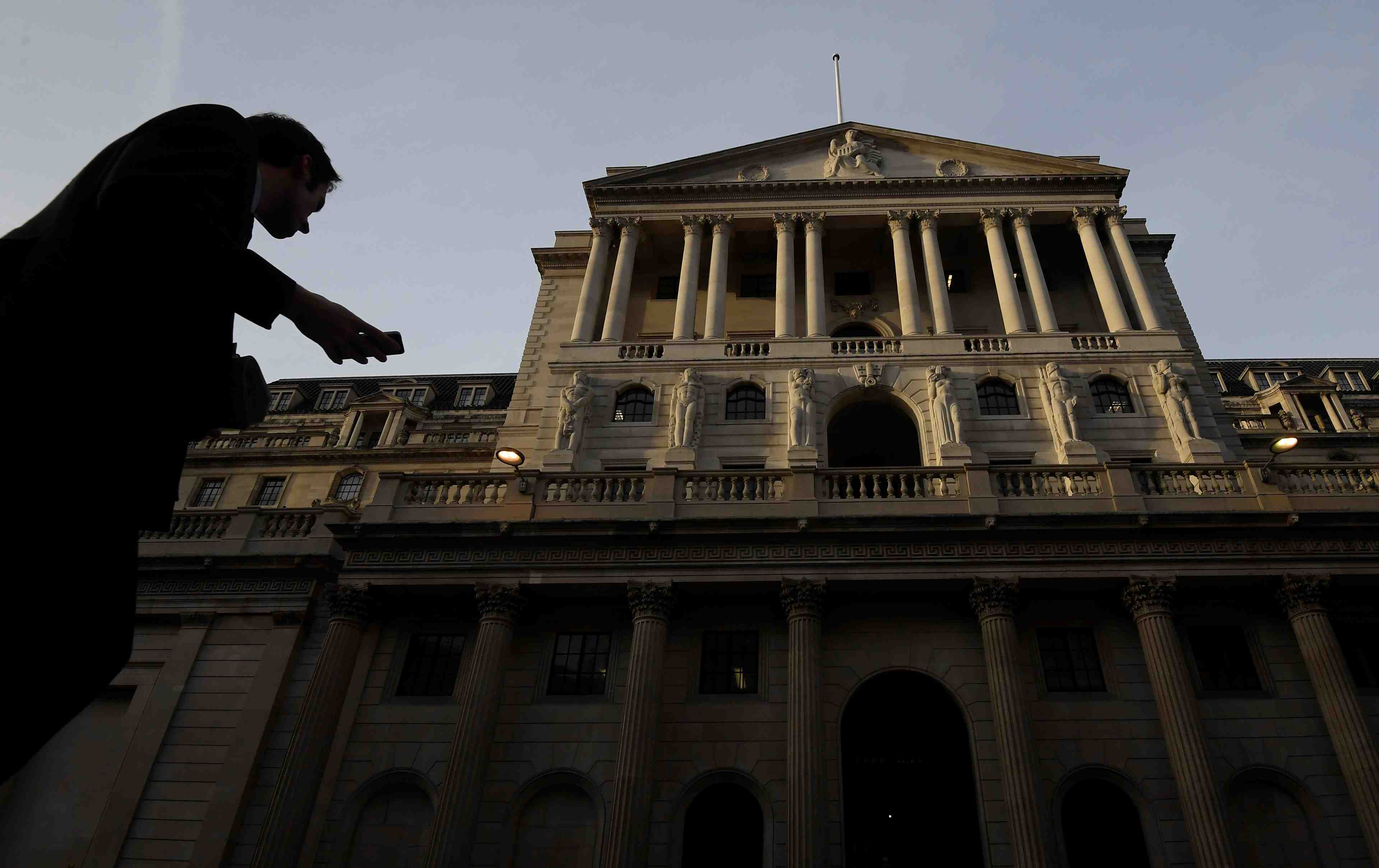 La banque d'angleterre releve son taux d'interet directeur