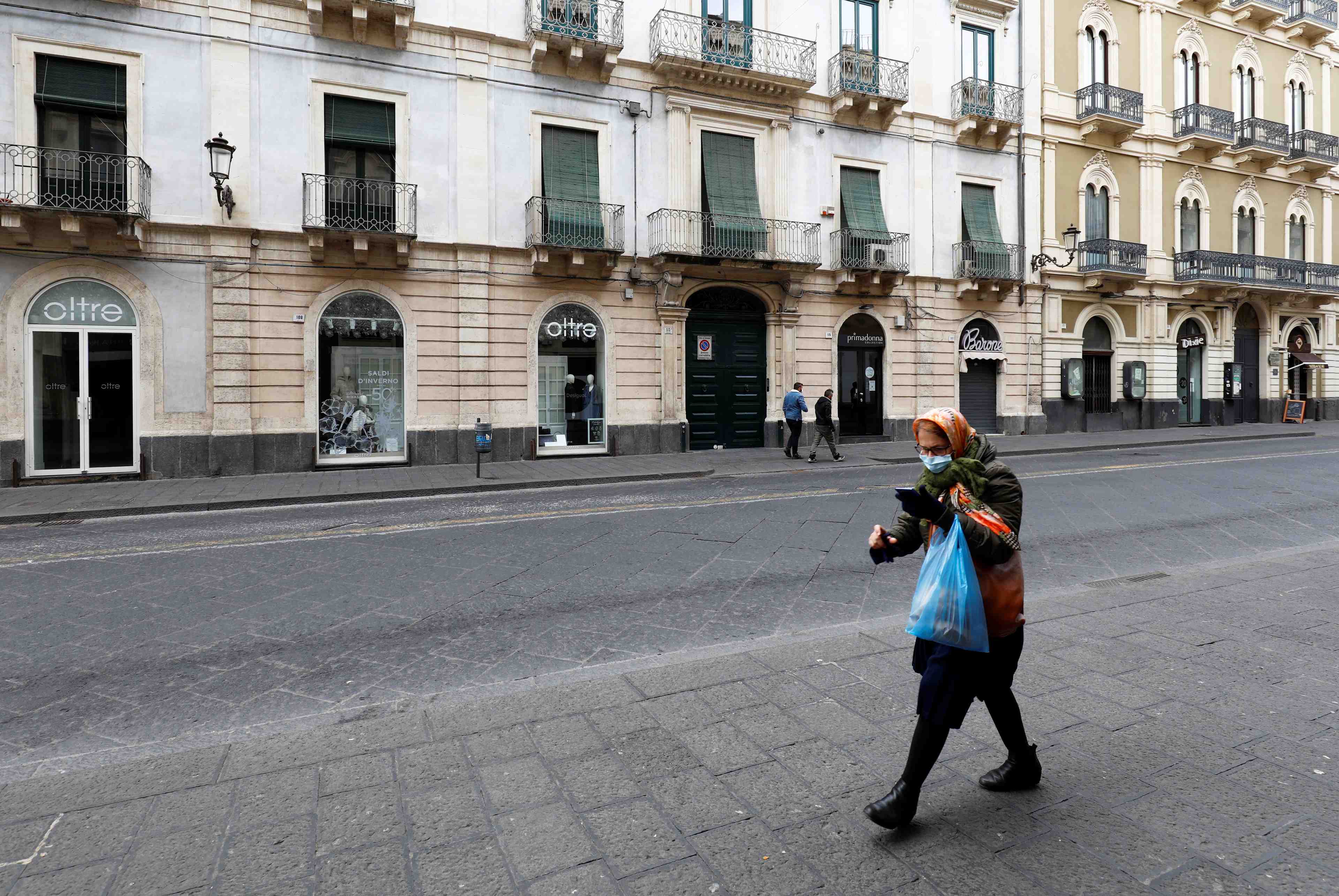Coronavirus: l'italie recense 377 deces, 12.415 nouveaux cas