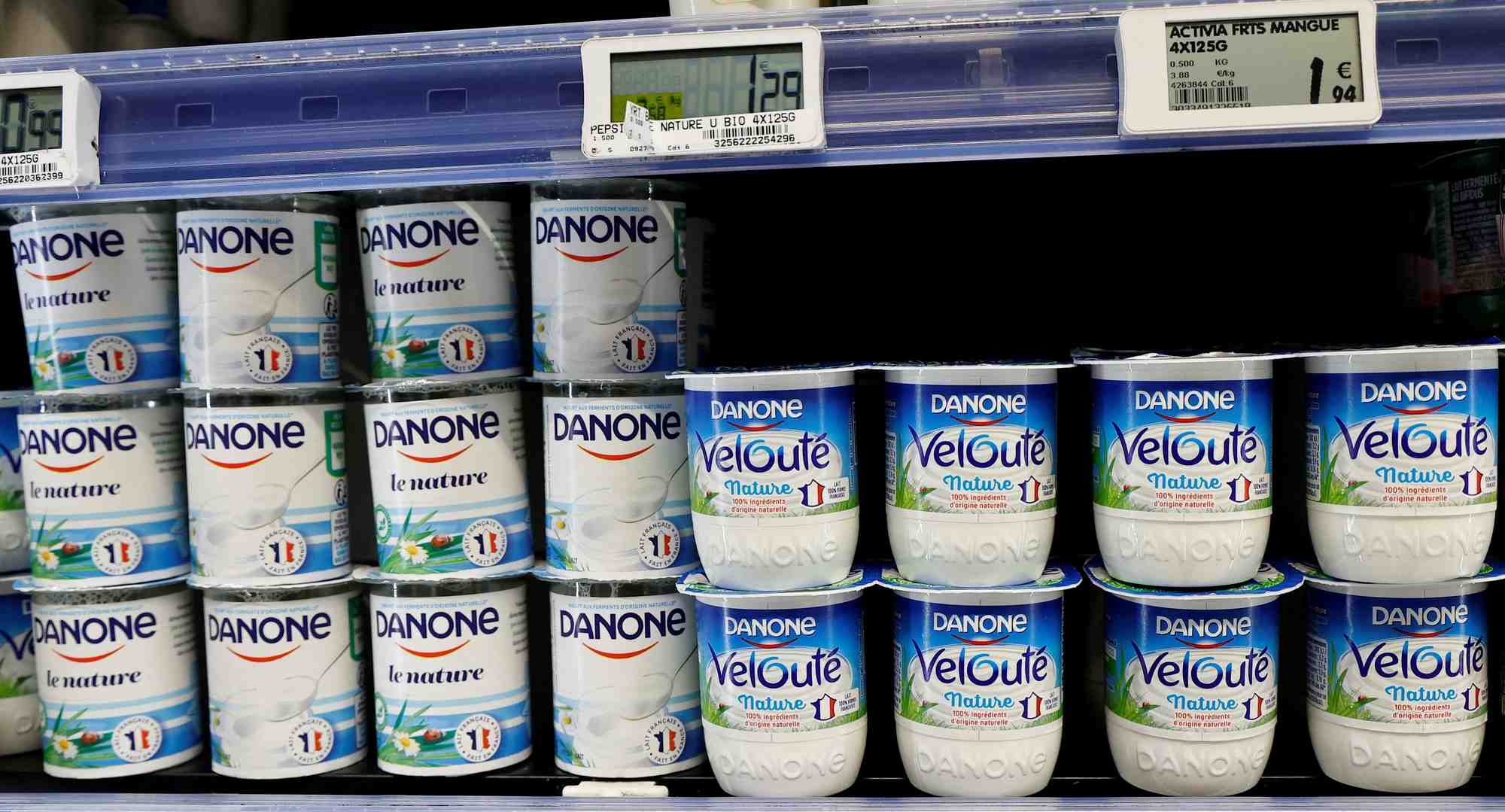 Photo d'archives: des produits laitiers du groupe alimentaire francais danone dans un supermarche de nice
