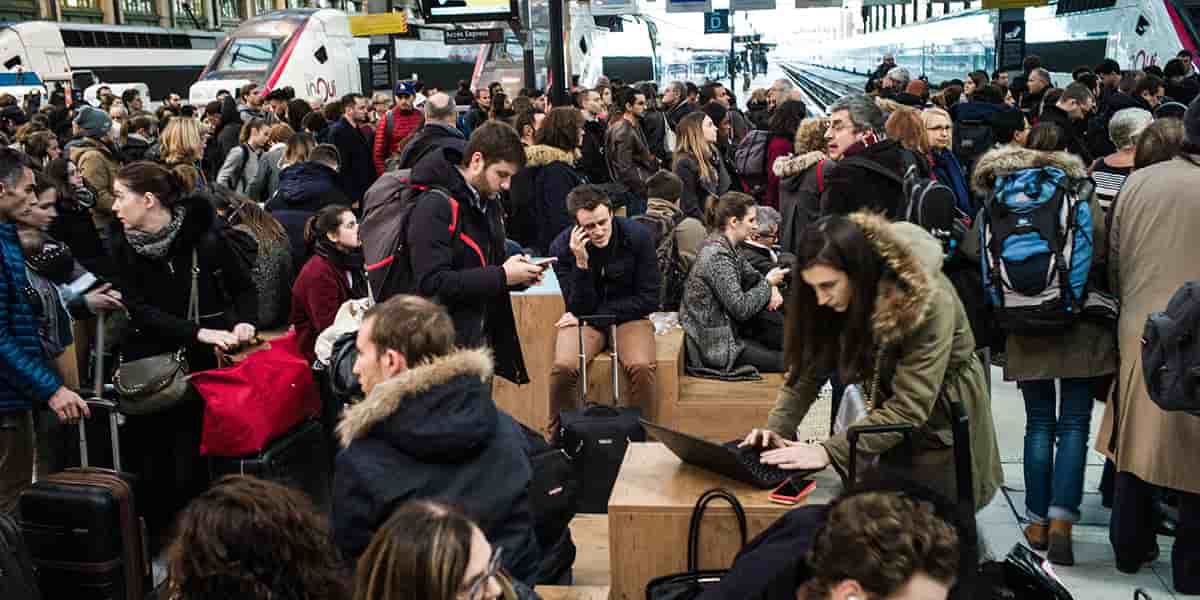À l'approche de Noël, le gouvernement redoute des remous dans le secteur des transports, de l'agriculture et de la fonction publique.