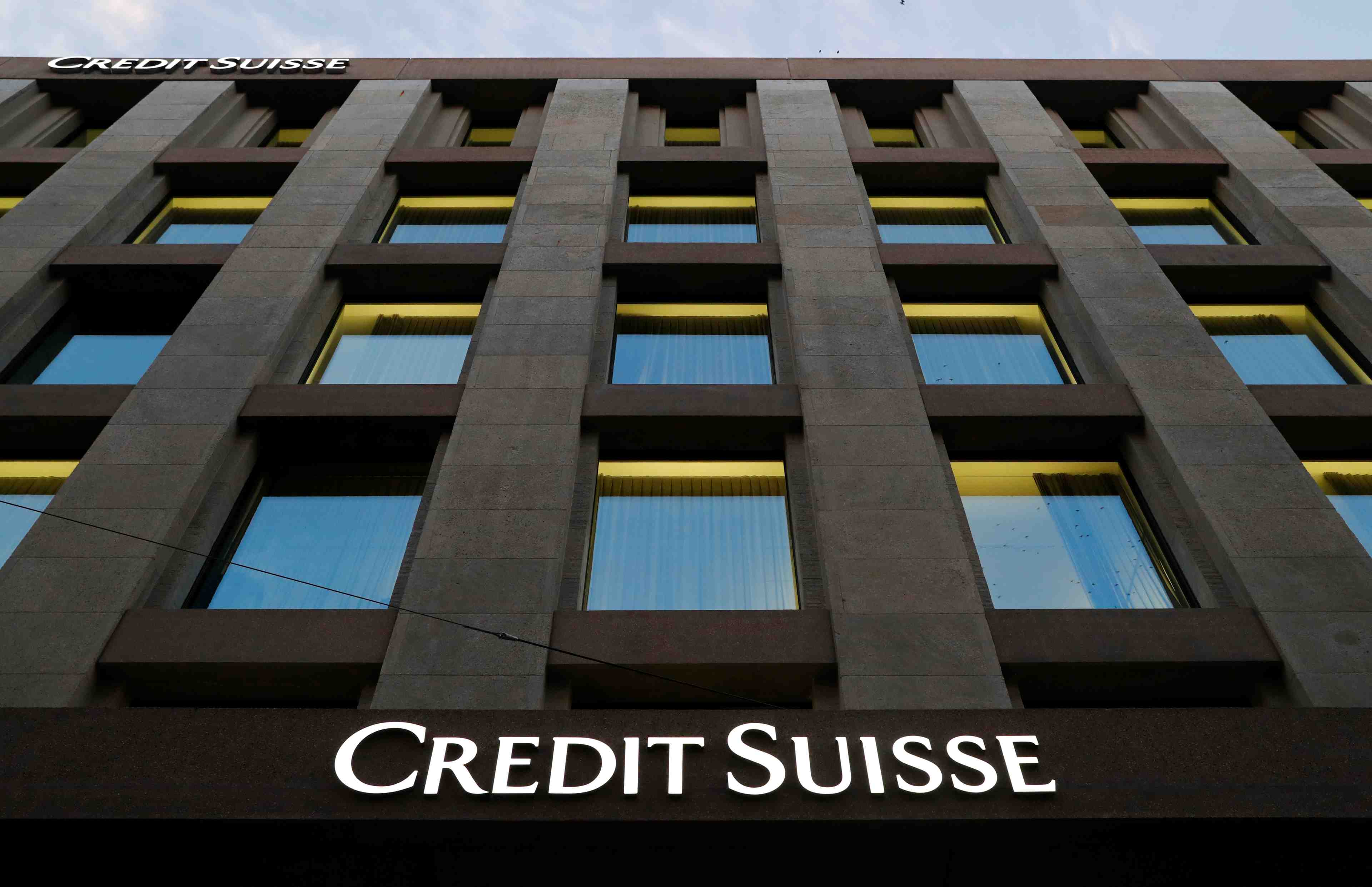 Trois ex-banquiers de credit suisse arretes en lien avec maputo