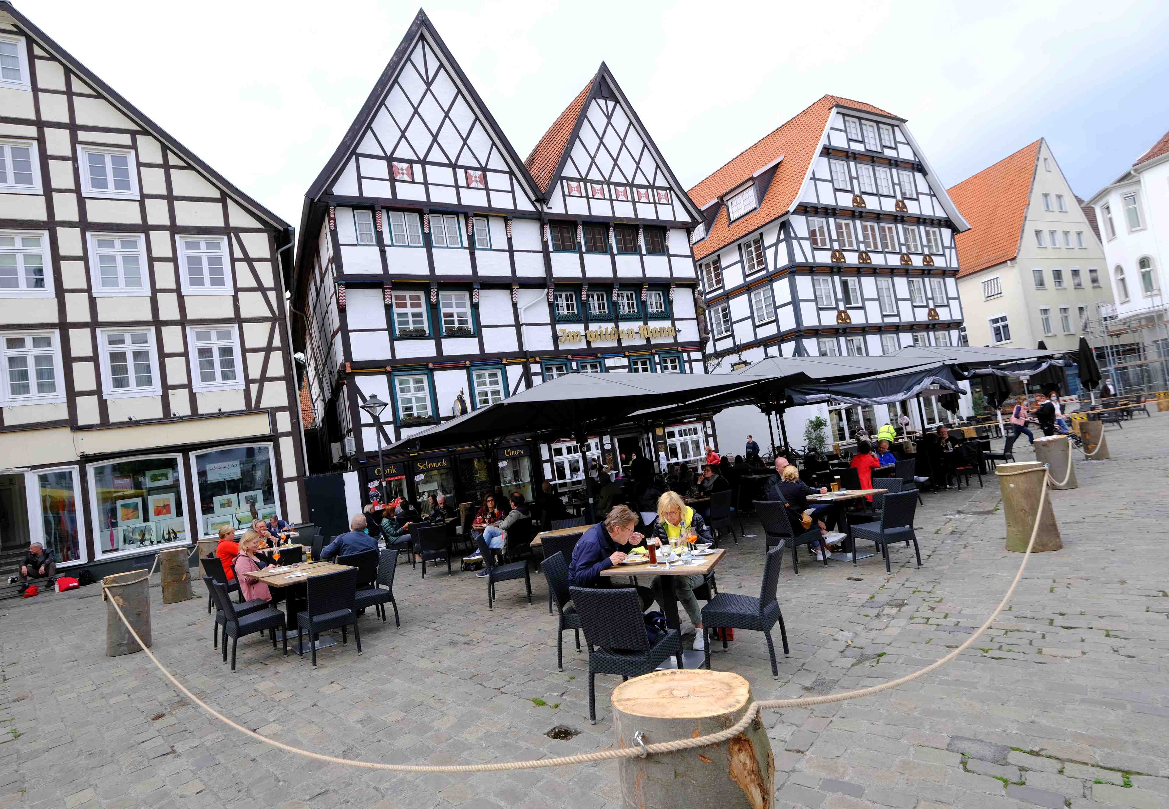 En allemagne, le taux d'incidence du covid-19 tombe sous le seuil des 100 cas