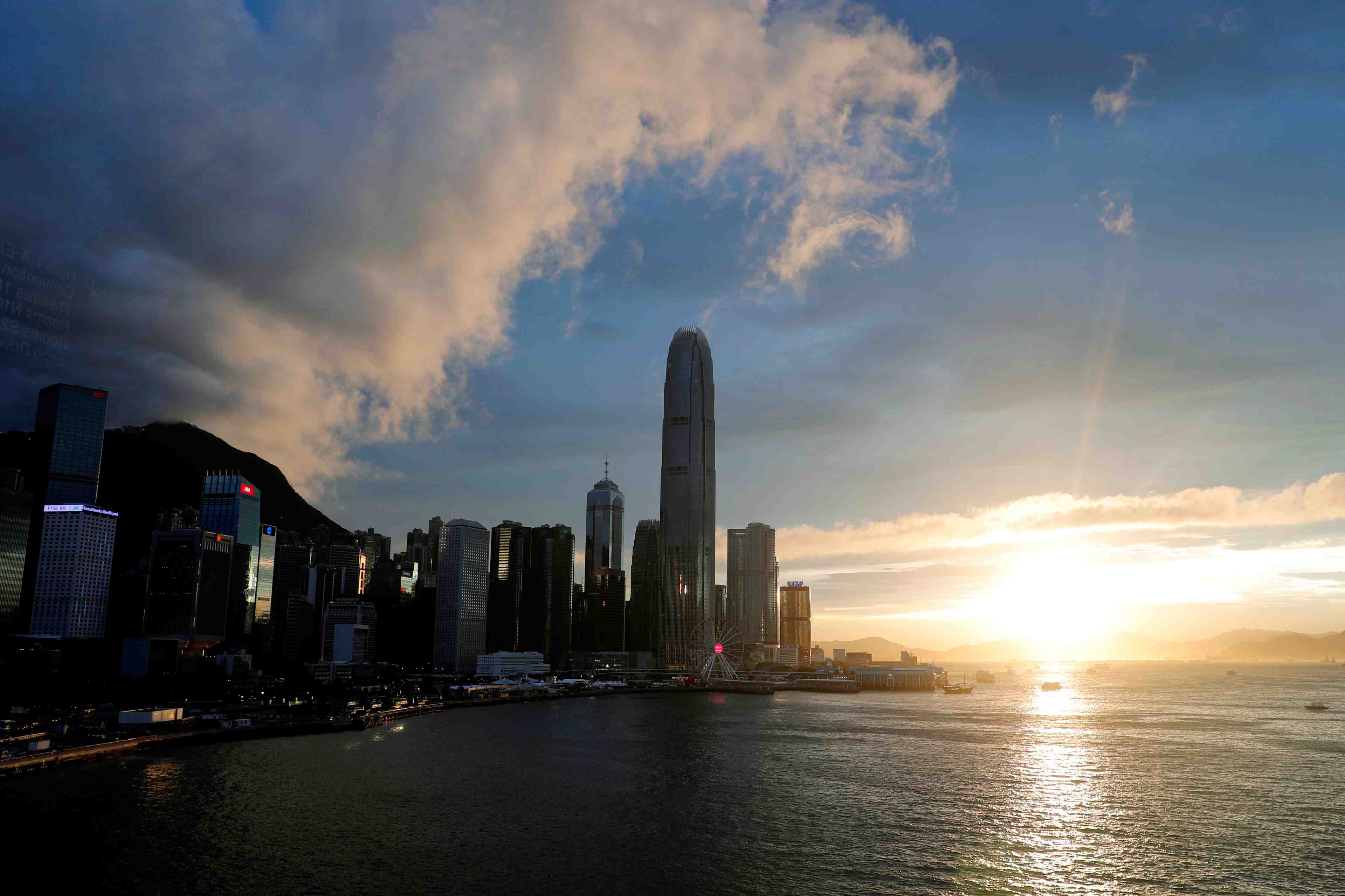 L'ue pourrait envoyer une delegation a hong kong, denoncant la reforme electorale