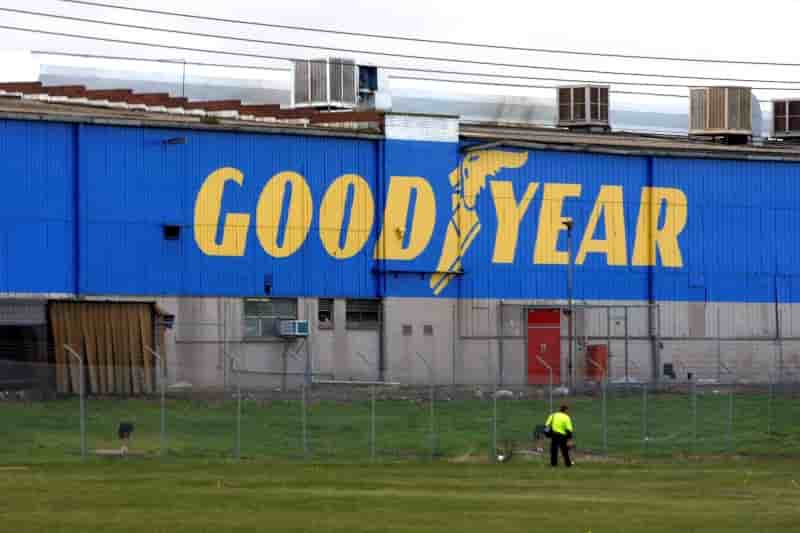 Le benefice de goodyear porte par ses ventes et le couts des matieres premieres