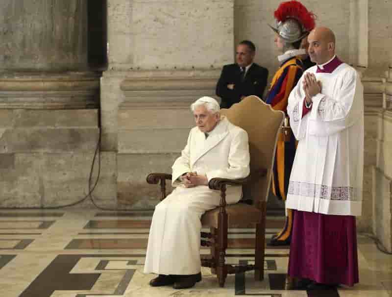 Benoit xvi atteint d'une maladie degenerative