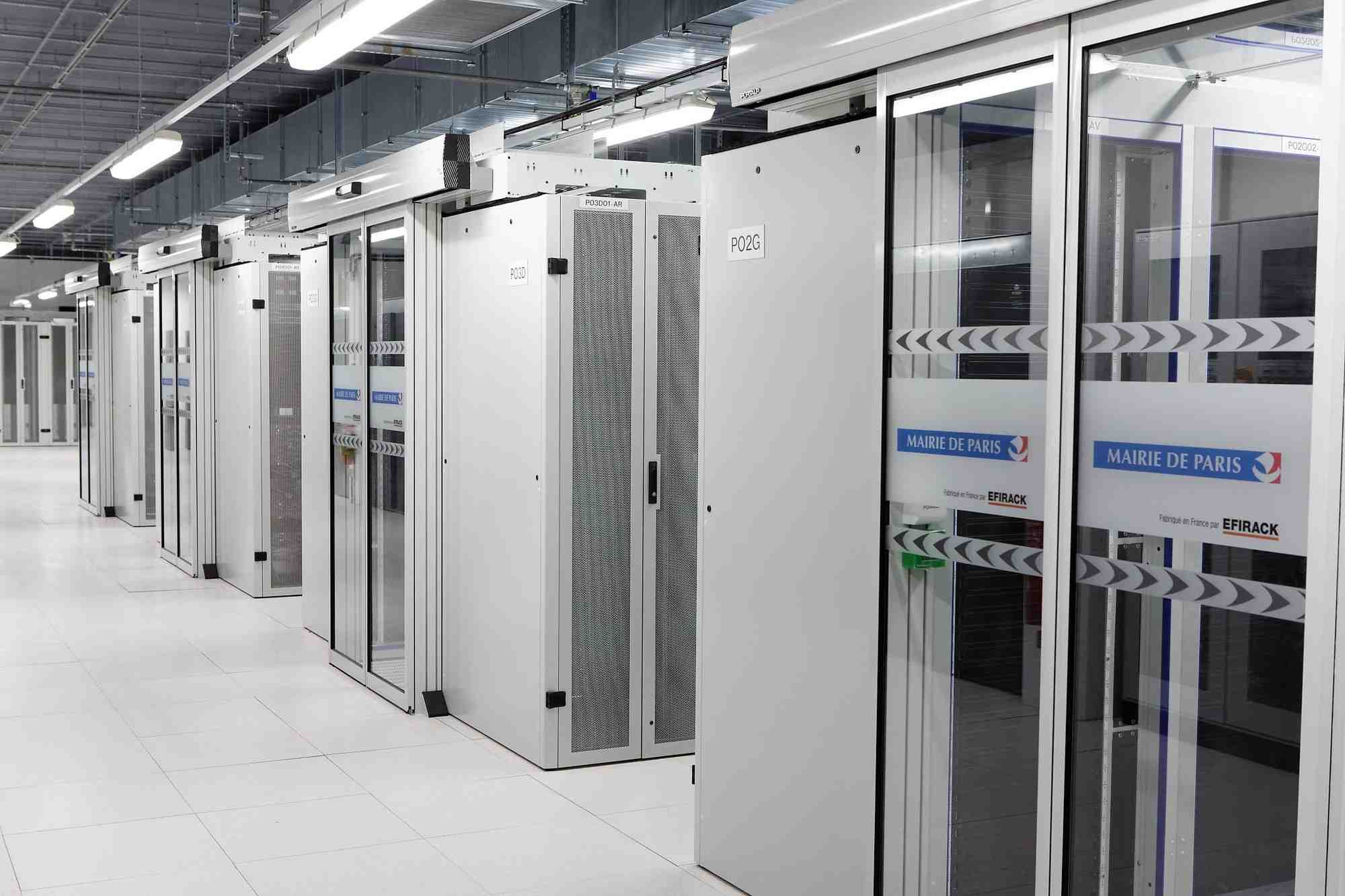 La consommation d’électricité des centres de données devrait « plus que doubler » d’ici à 2030, selon l’IAE