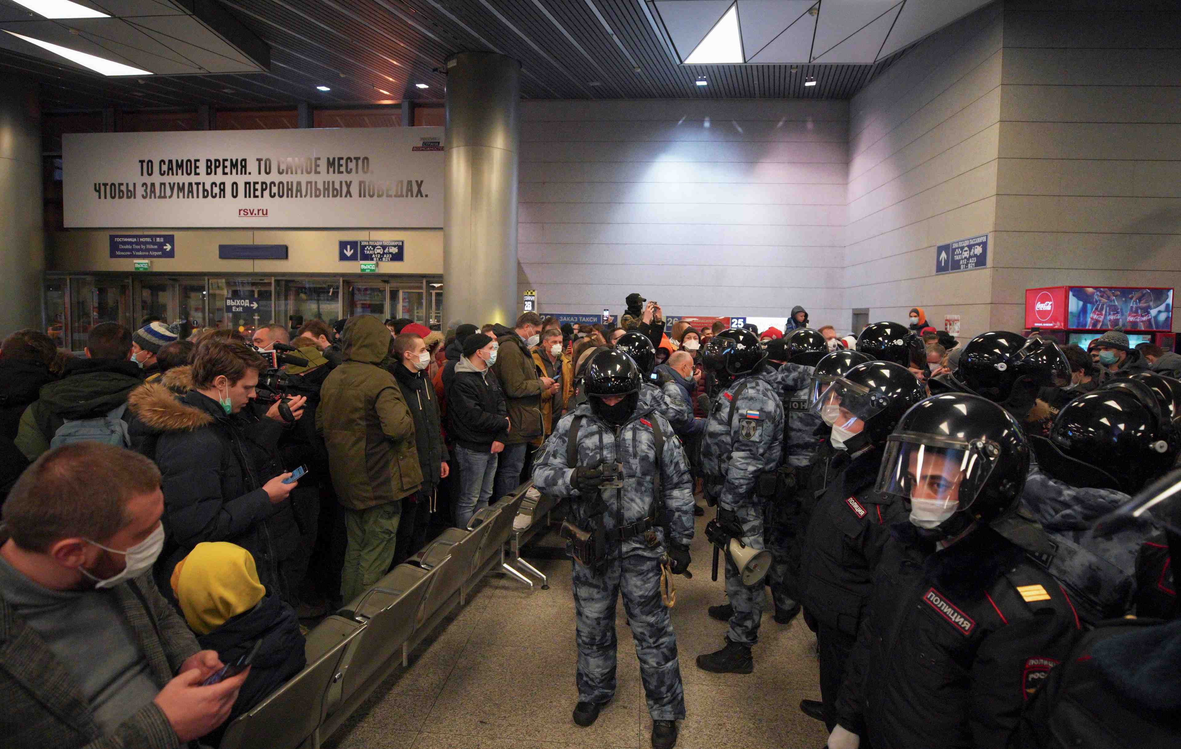 L'opposant alexei navalny atterrit a moscou