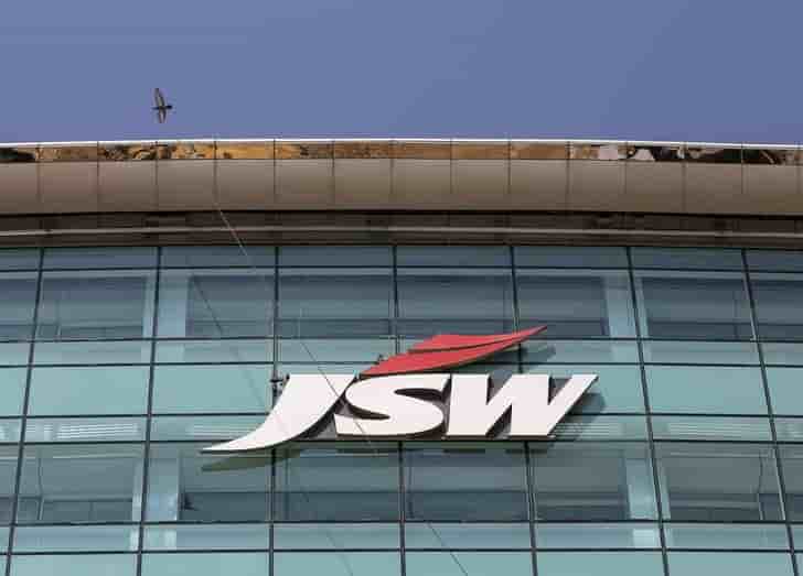 Le consortium mene par jsw releve son offre sur l'acierie d'ilva
