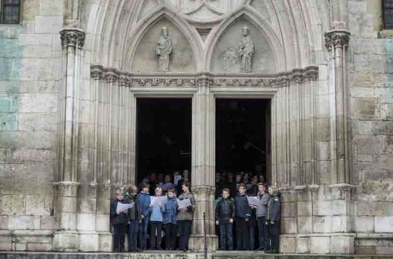 Le choeur de ratisbonne compare a un enfer par d'anciens eleves