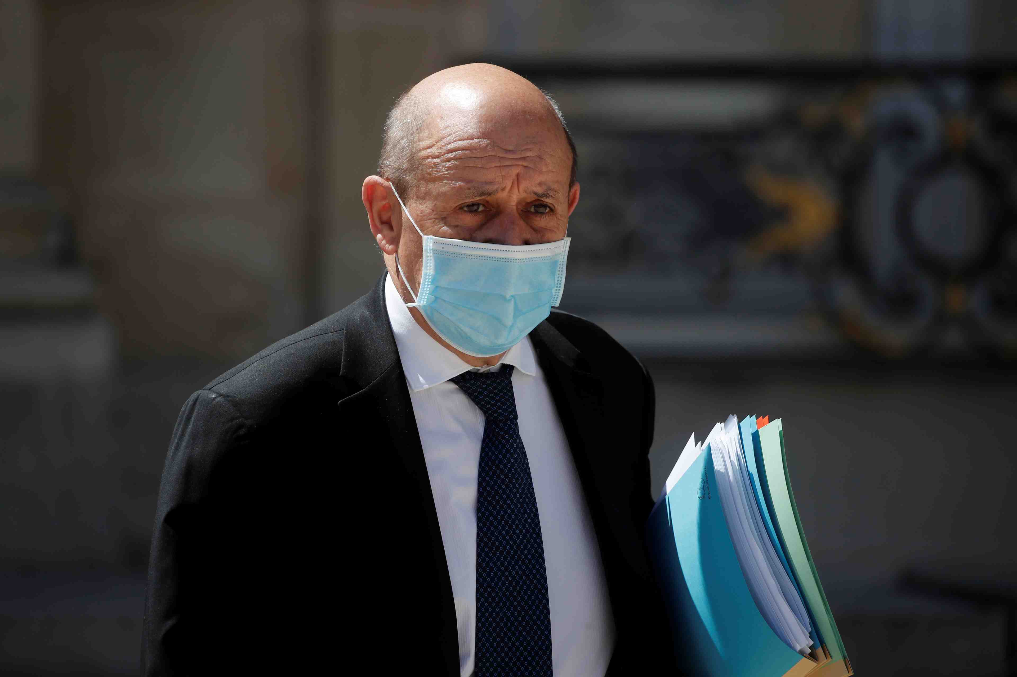 Lvmh: le drian etait dans son role, juge bruno le maire