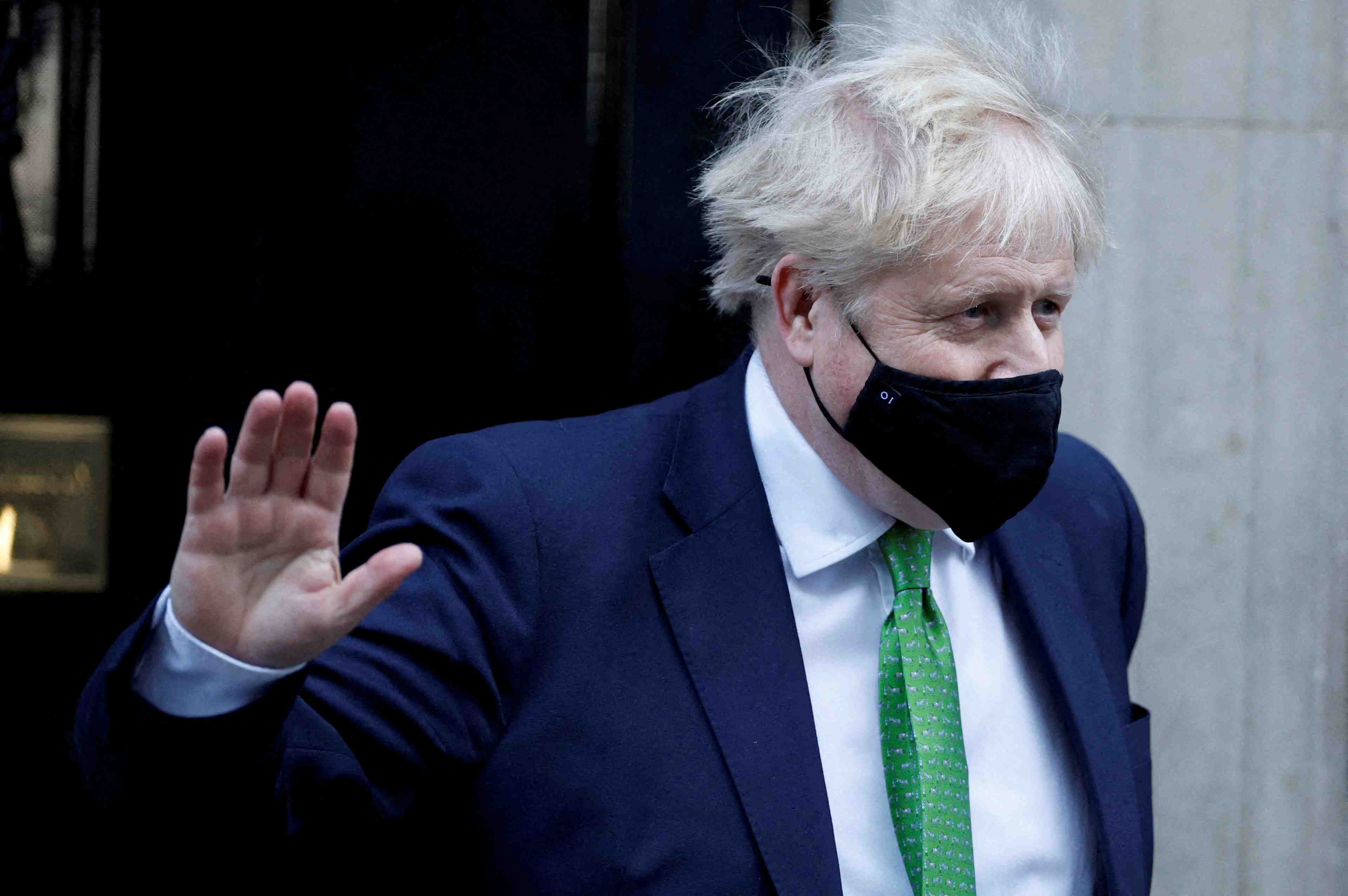 Johnson a nouveau critique apres une fete de plus a downing street