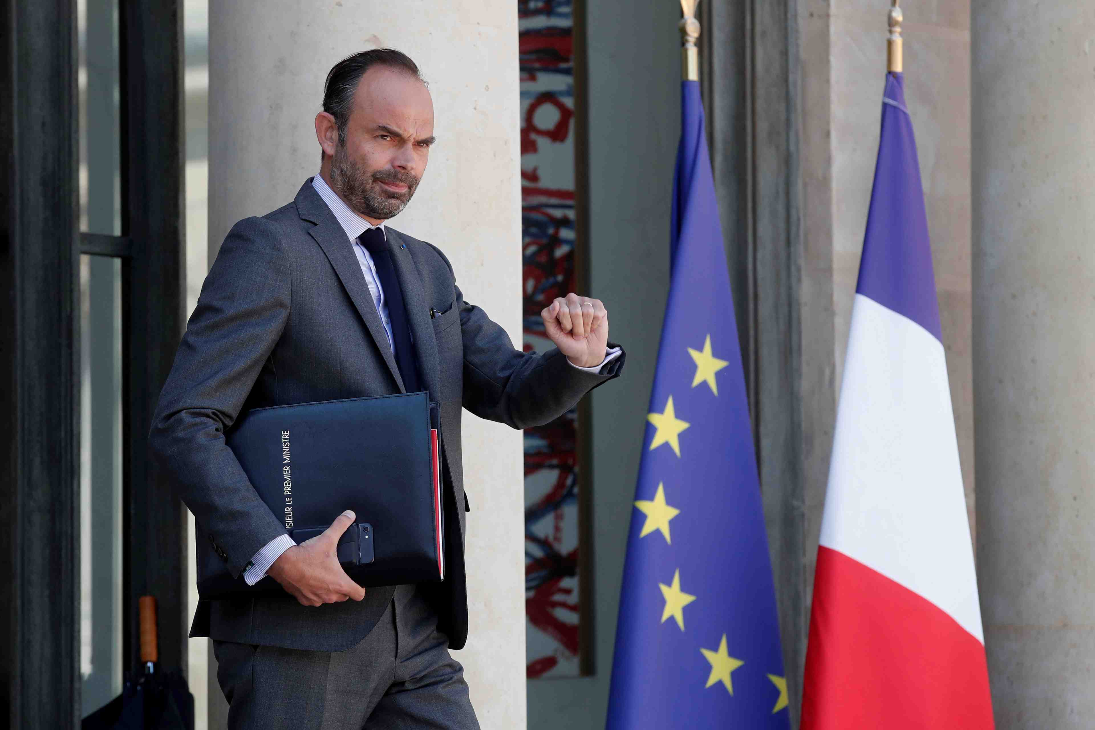 Paris prepare des "mesures de contingence" en cas de "brexit dur"