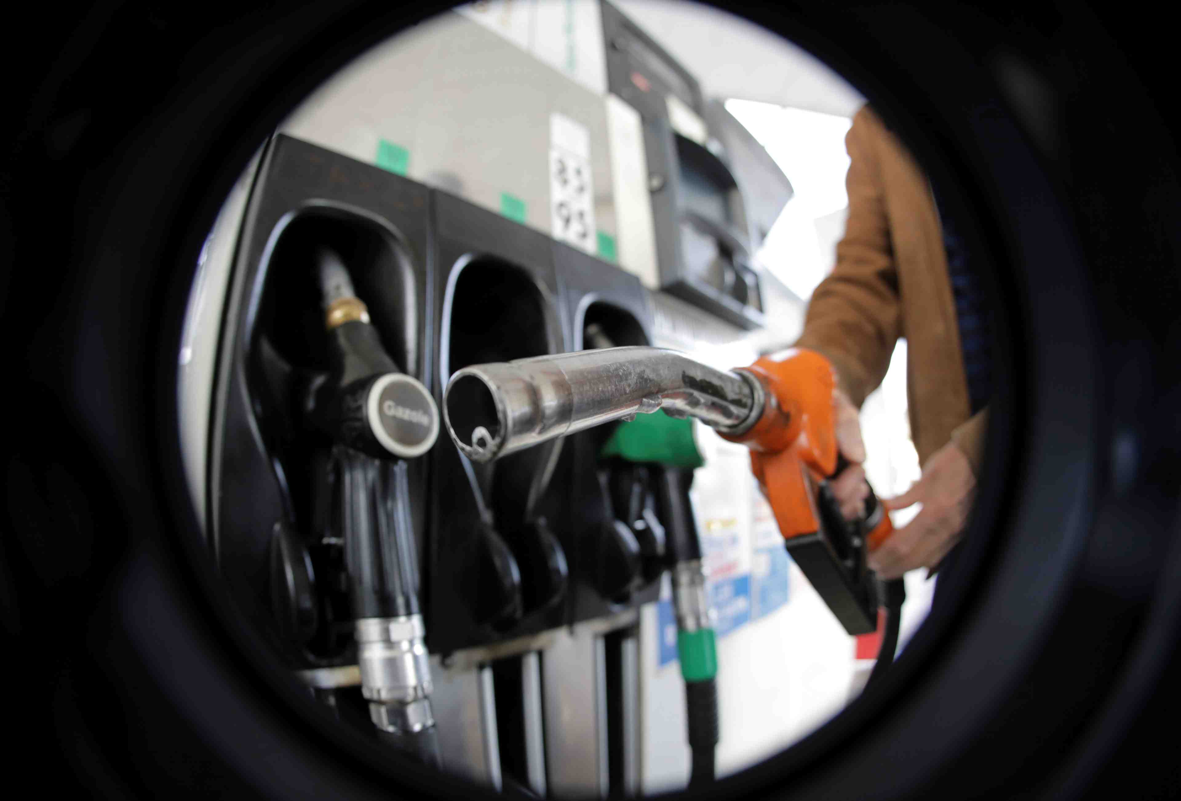 Des depots petroliers toujours bloques dans l'ouest