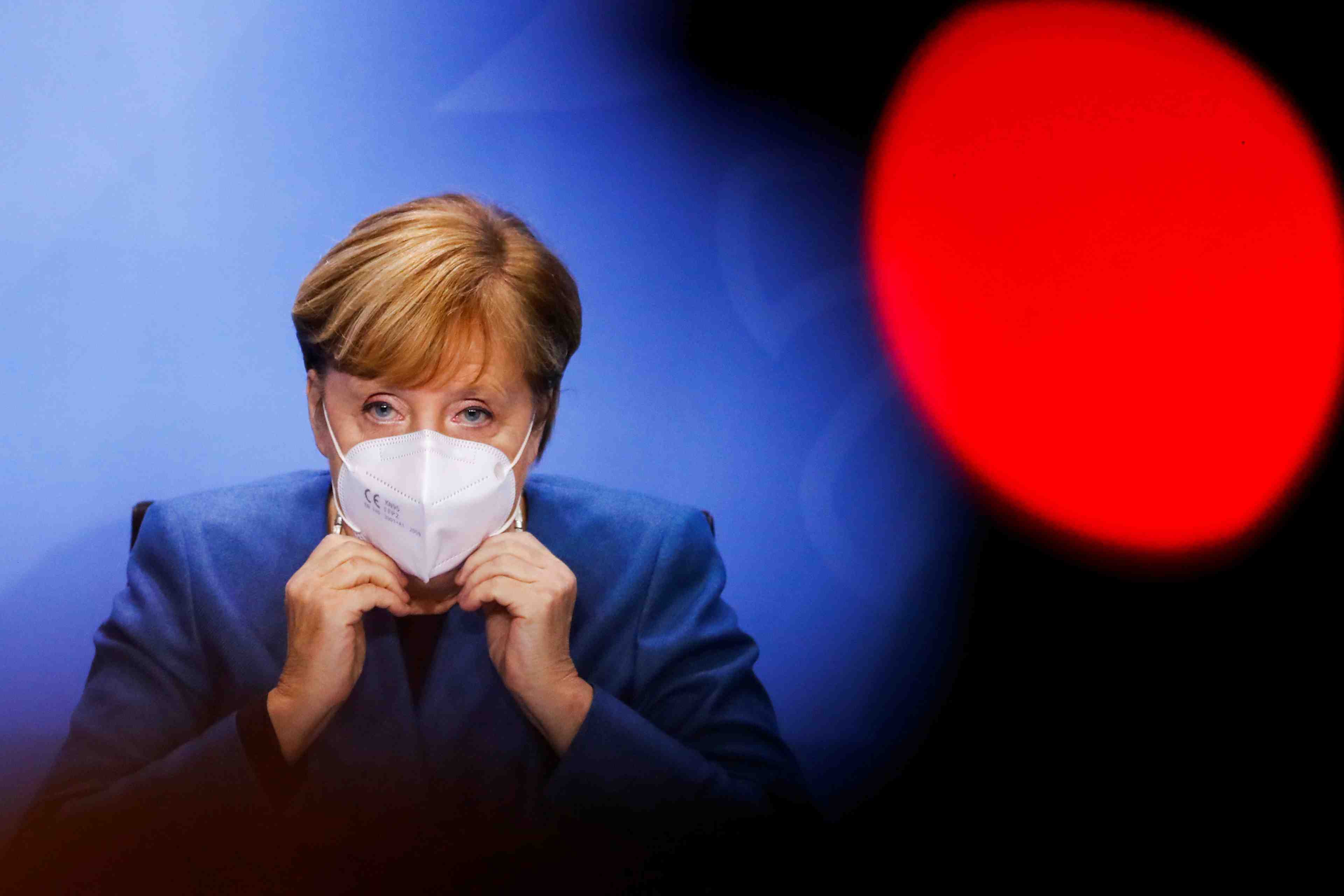 Merkel s'en prend a ceux qui minimisent les risques du coronavirus