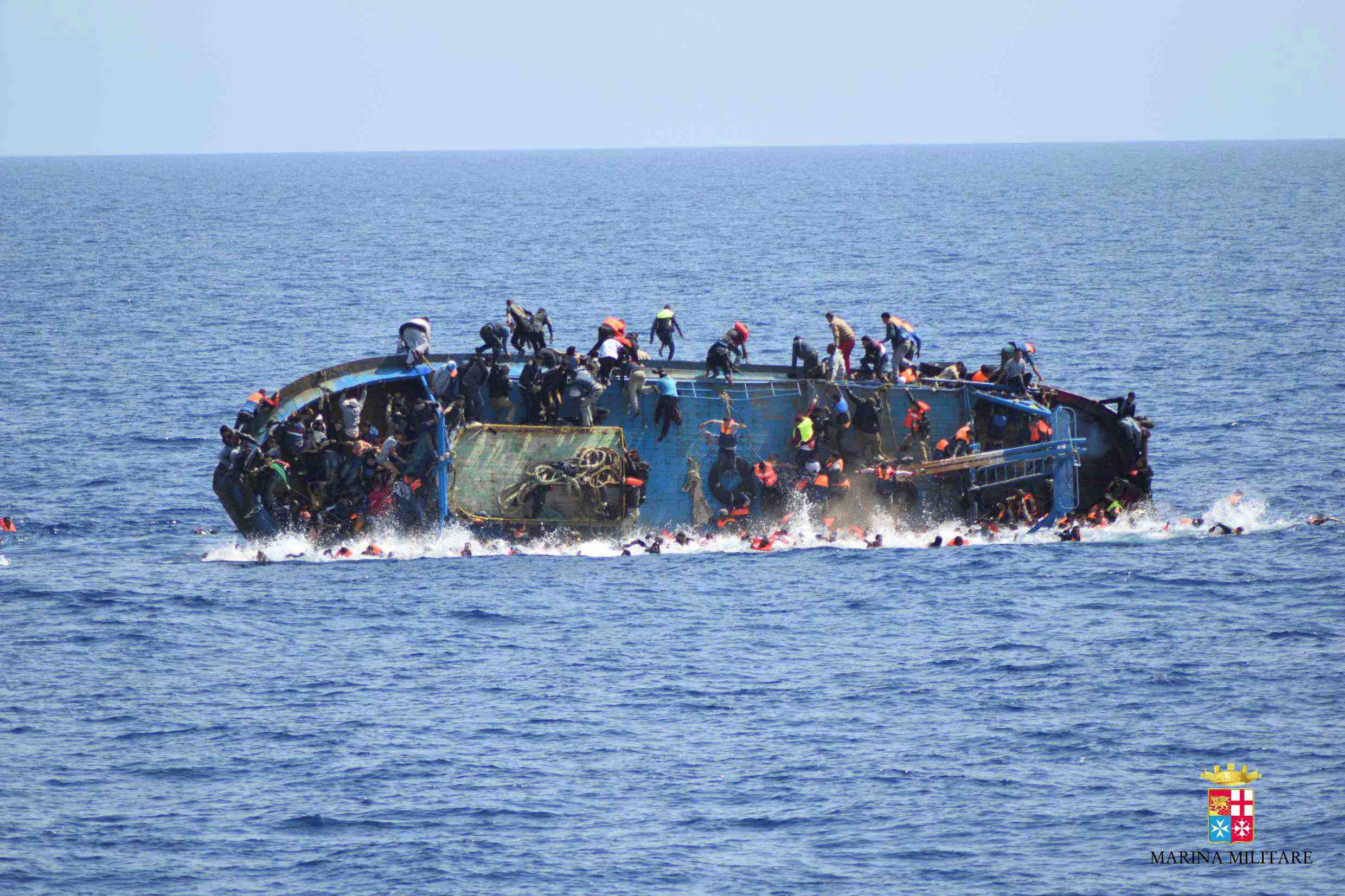 Msf et le hcr parlent de 700 a 900 migrants decedes cette semaine en mediterranee