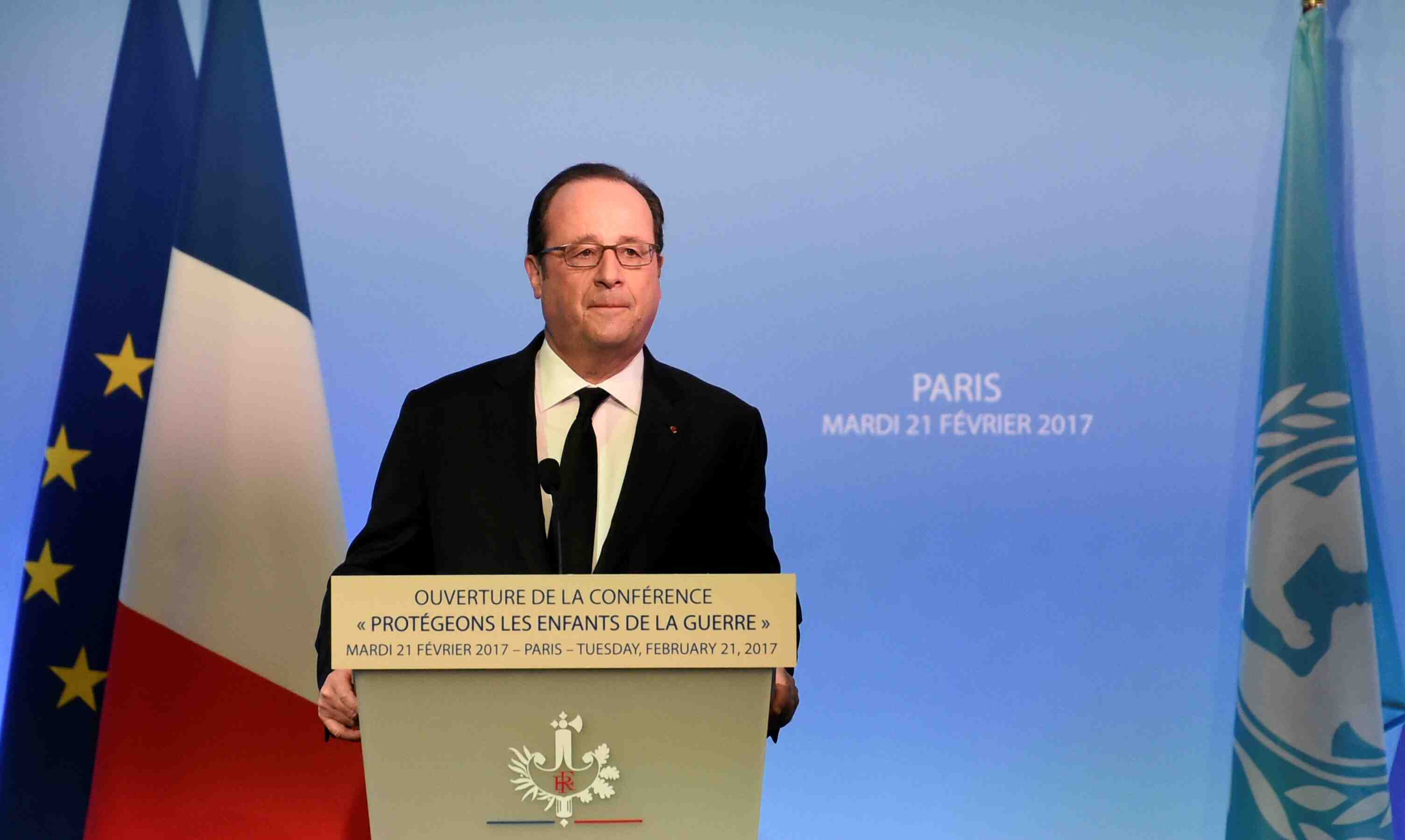 Hollande annonce que la france ne succombera pas a l'extremisme
