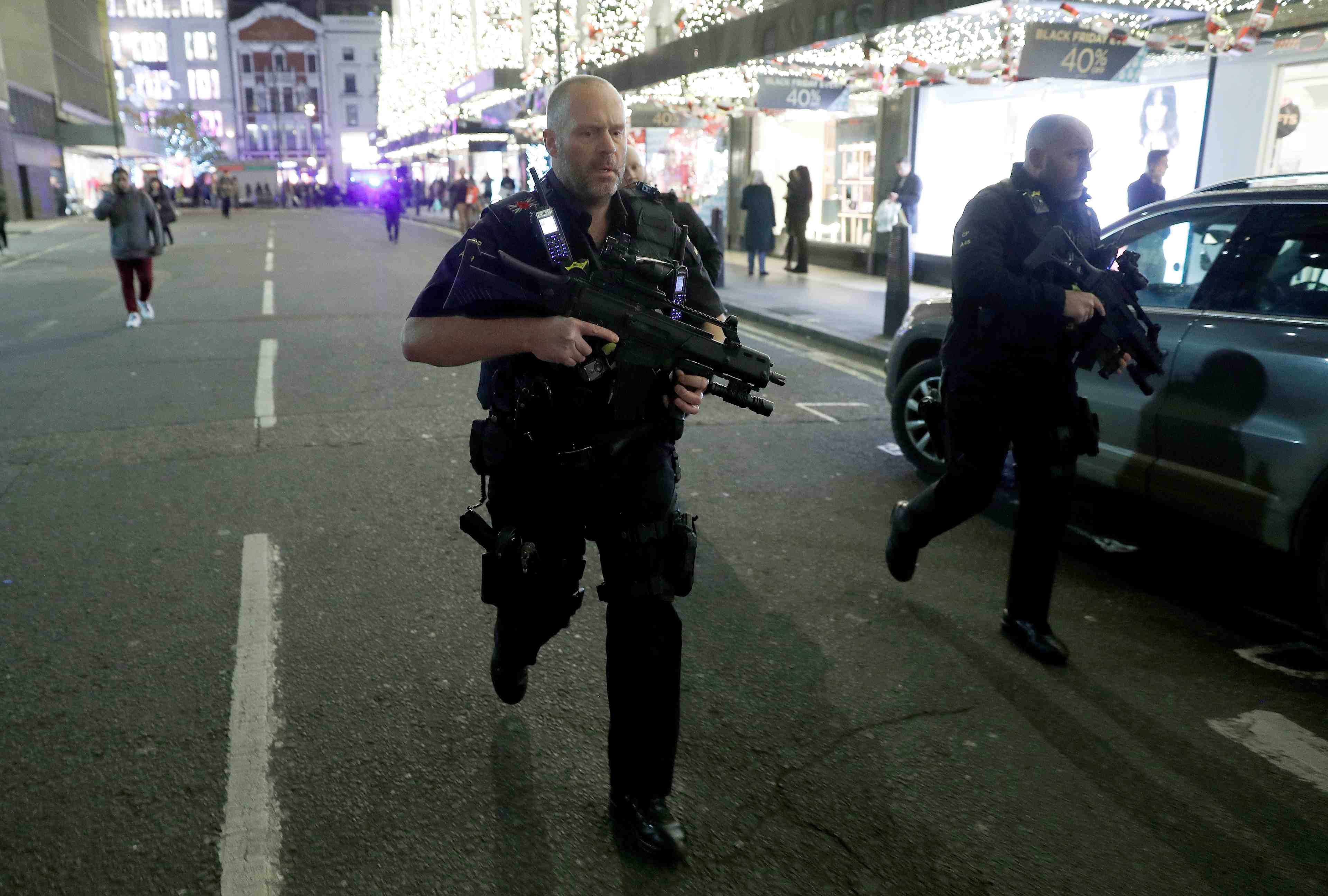La station londonienne d'oxford circus evacuee, police sur place
