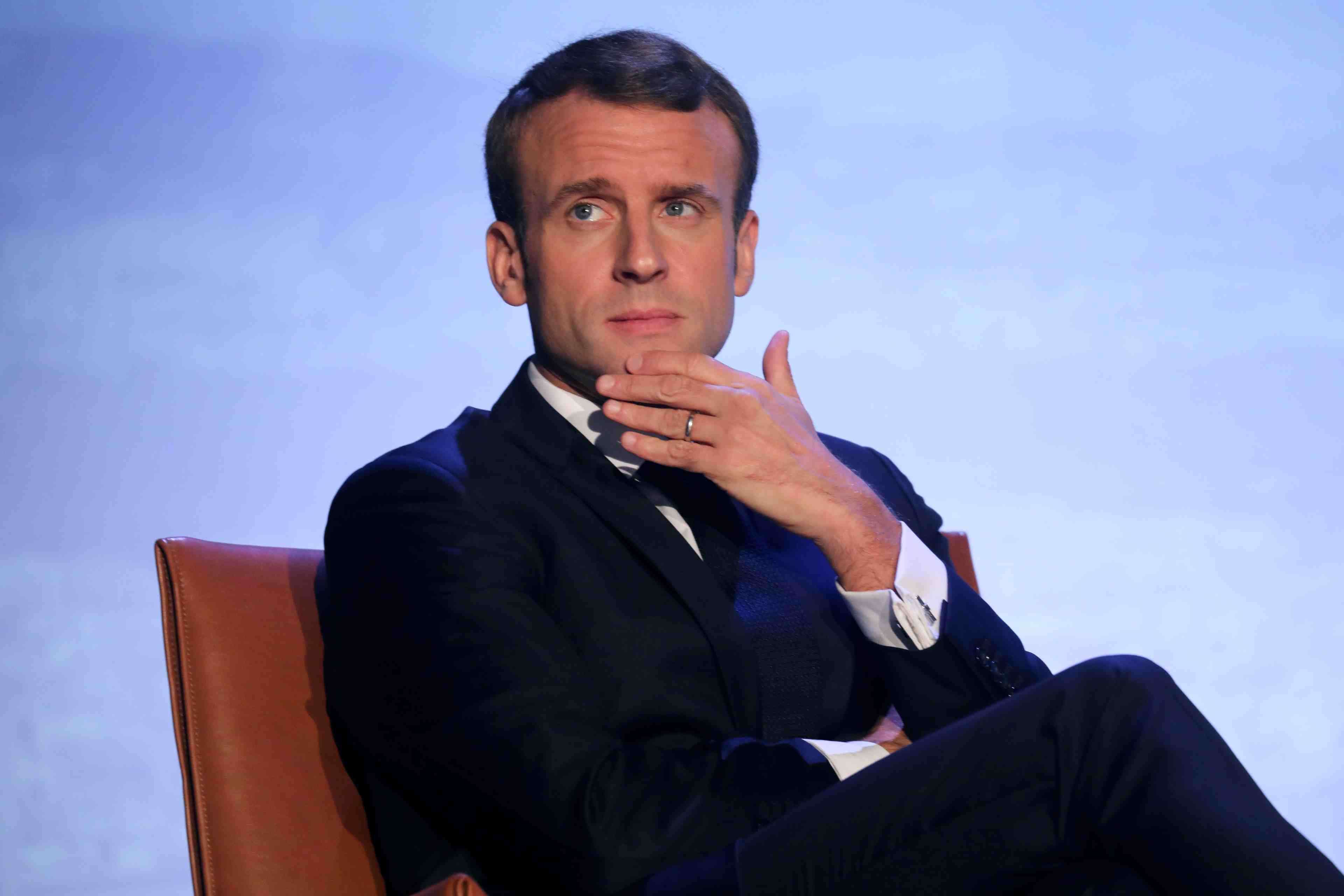 Gilets jaunes: macron appelle "a respecter la colere" exprimee