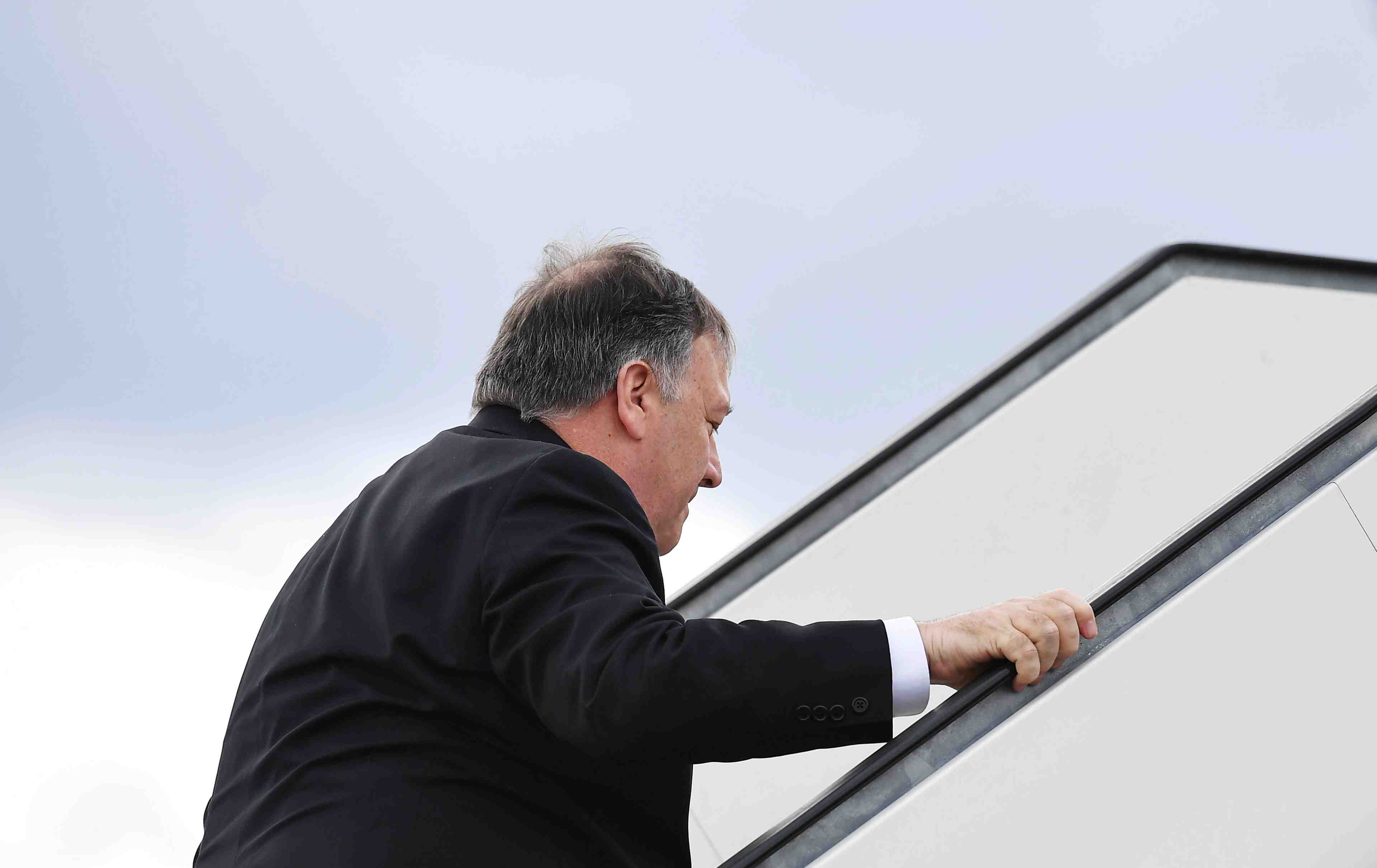 Mike pompeo recu par le premier ministre irakien a bagdad