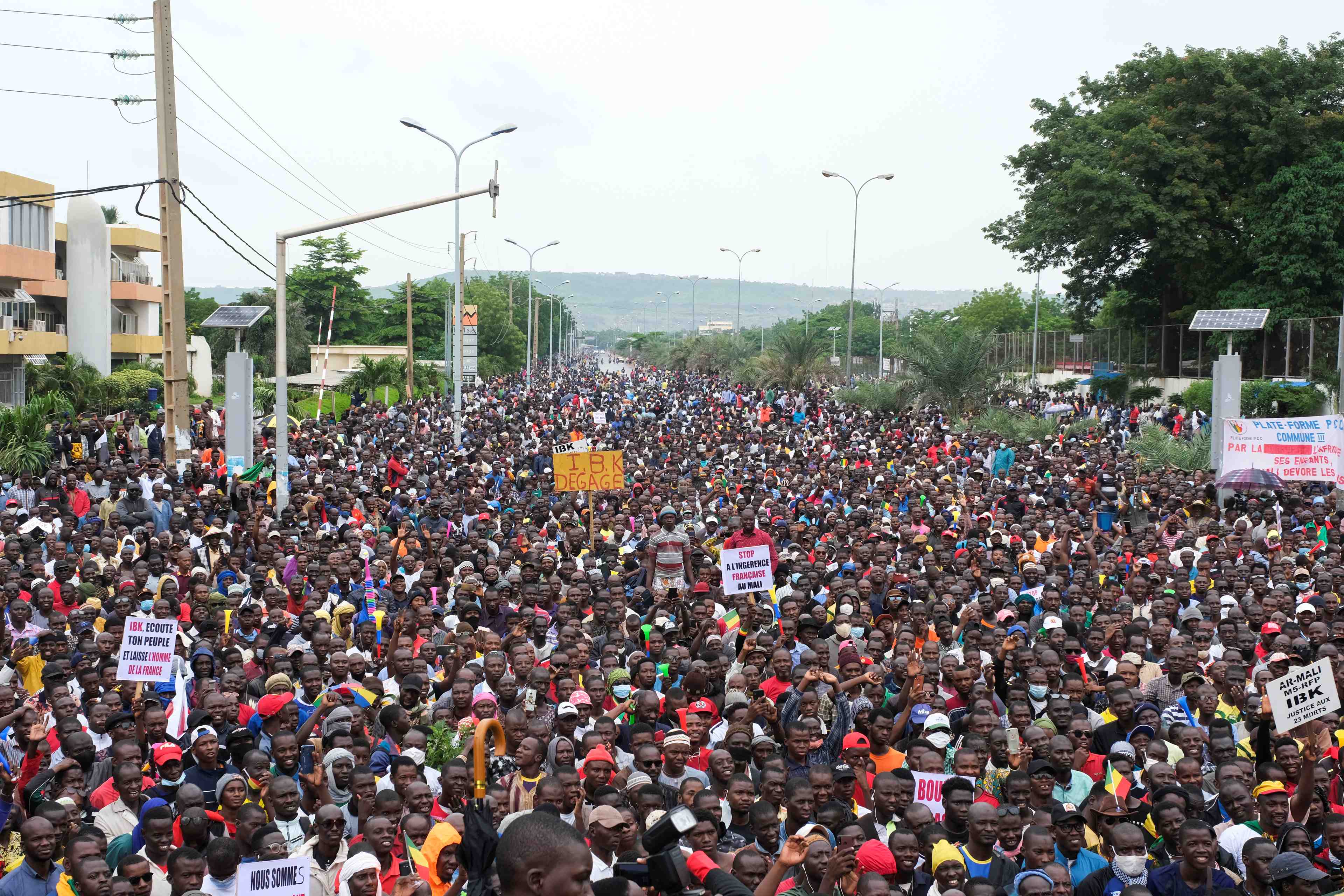 La police disperse des manifestants antigouvernementaux a bamako