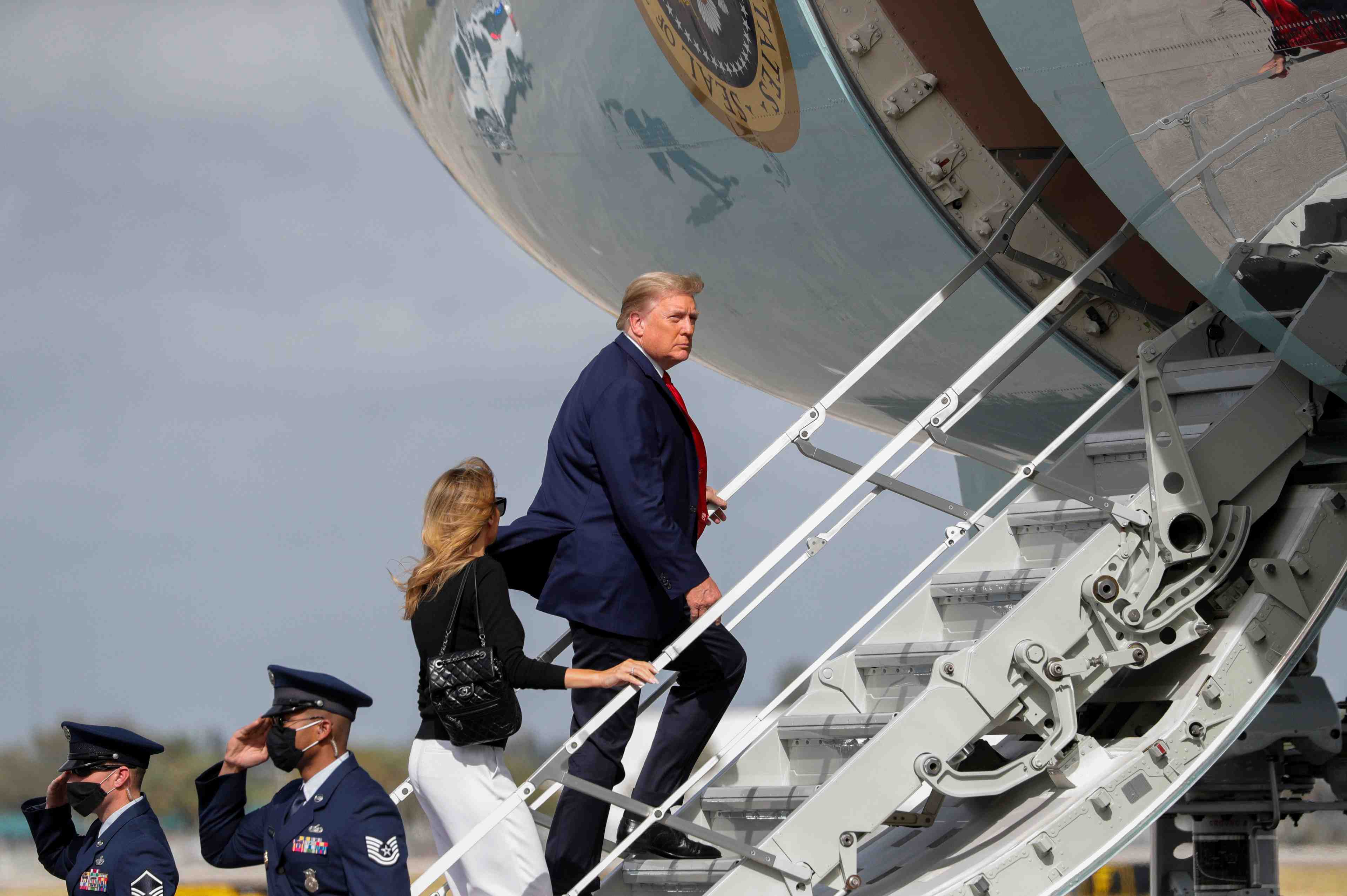 Trump passera finalement le reveillon du nouvel an a washington