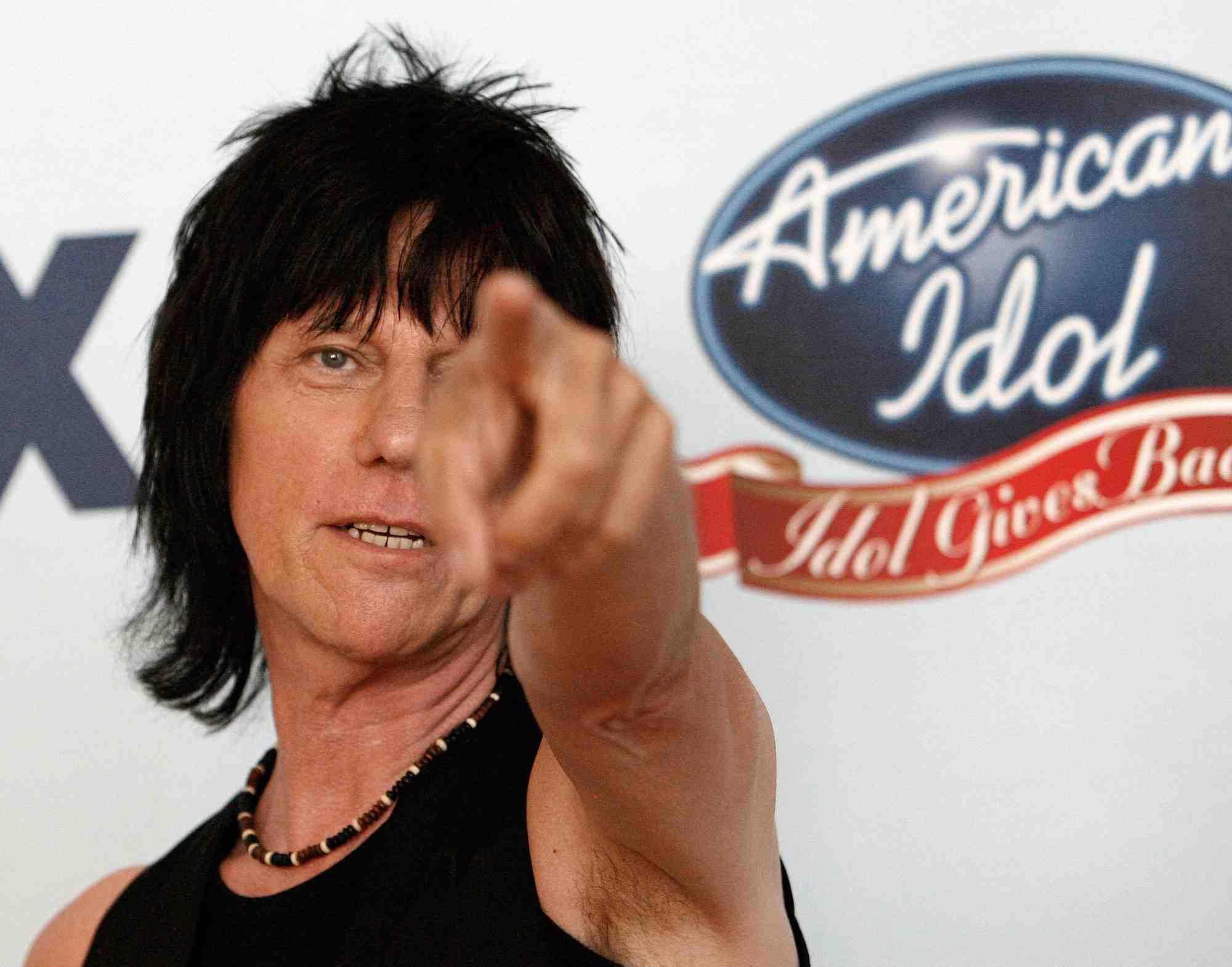 Jeff beck dans les coulisses du spectacle idol gives back a los angeles.