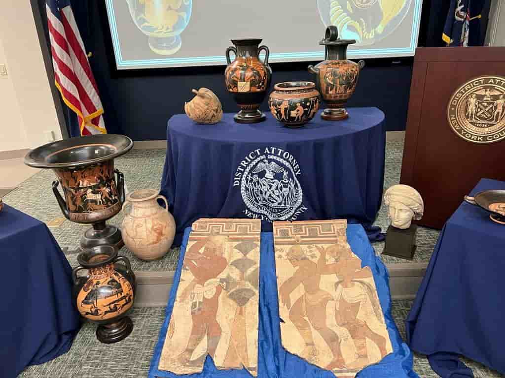 Des antiquites rendues a l'italie par les etats-unis exposees a new york