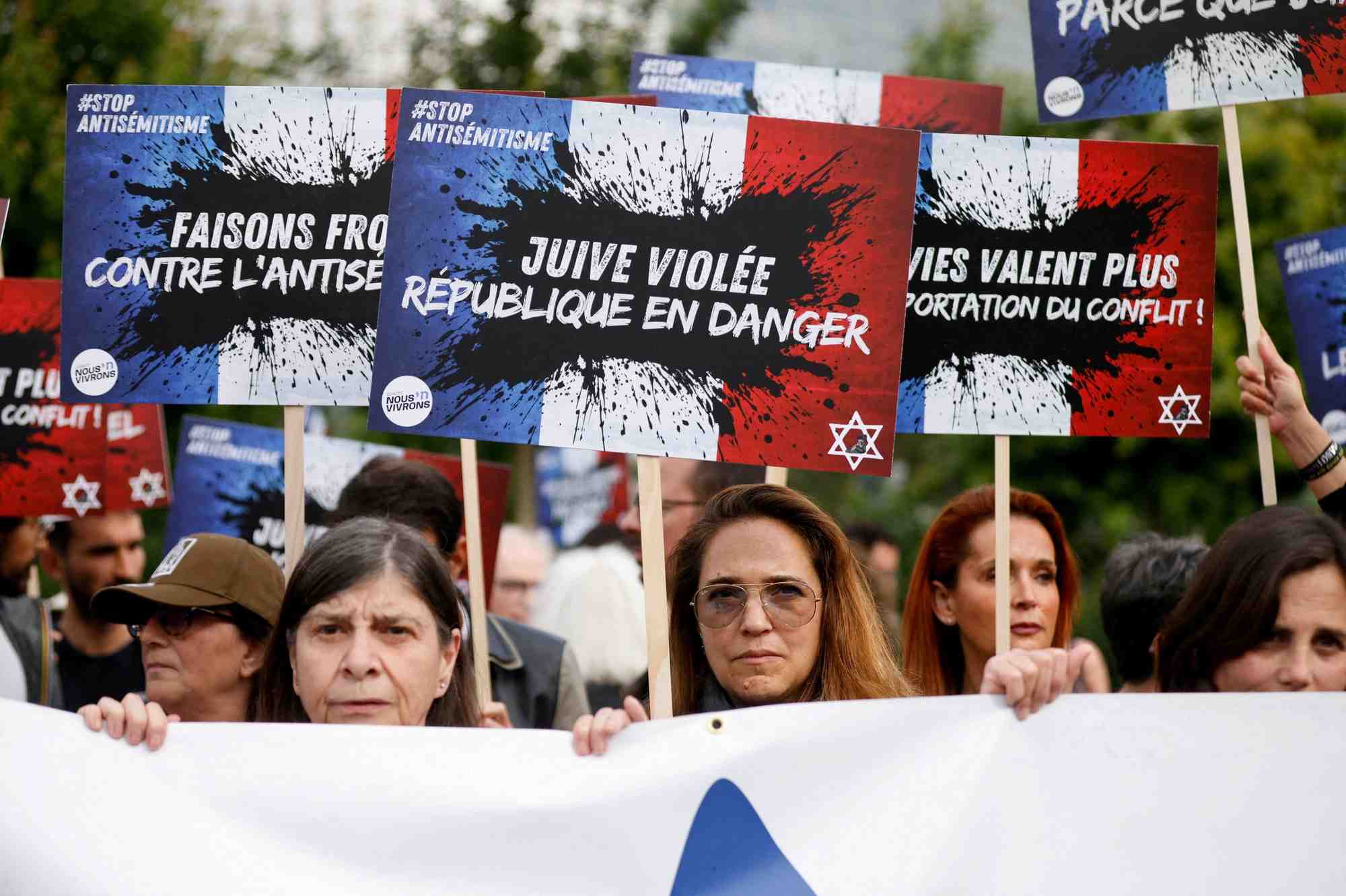 Manifestation contre l'antisemitisme sur la place de la bastille a paris