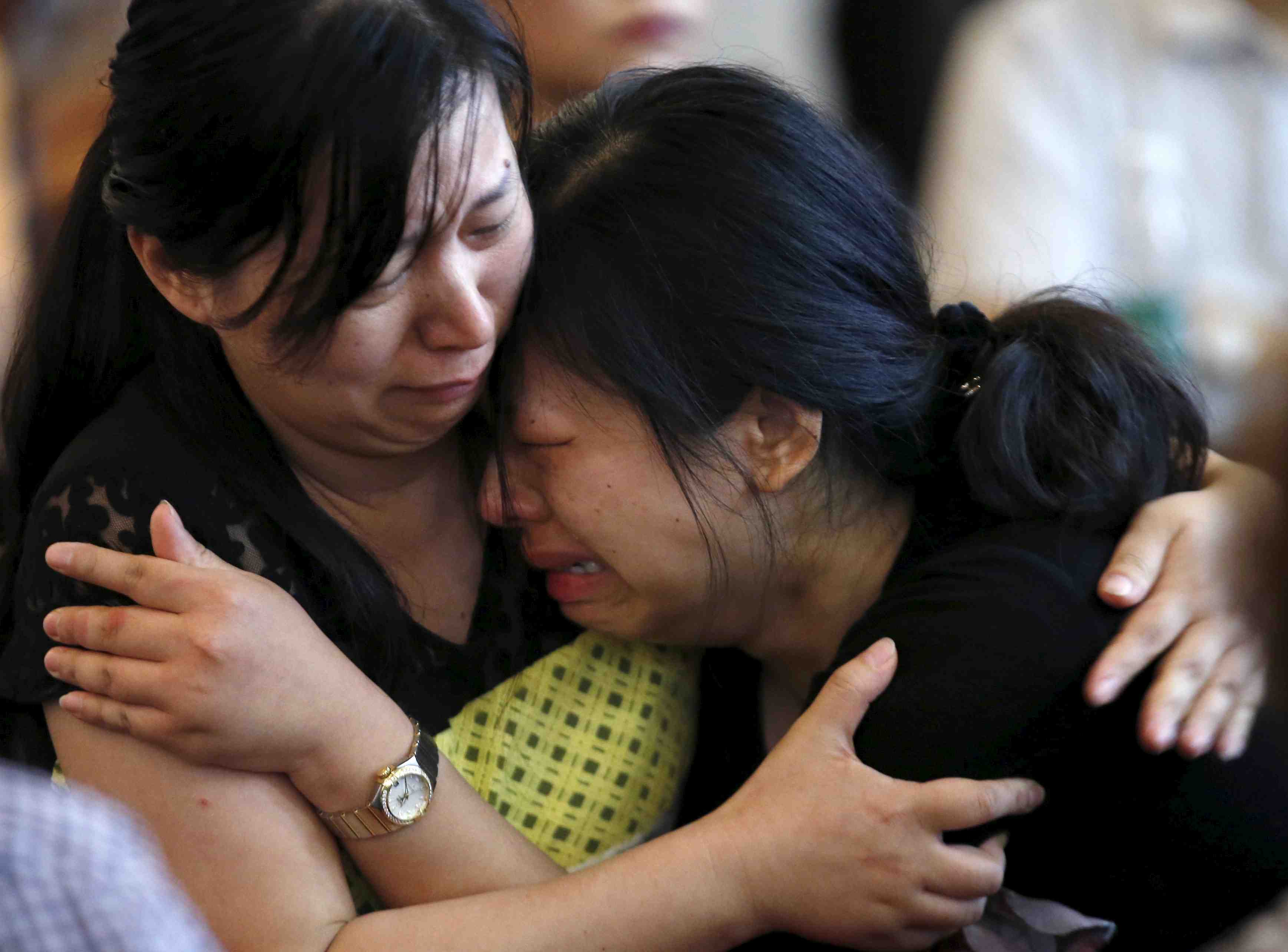 Le bilan du naufrage sur le yangtse porte a pres de 400 morts