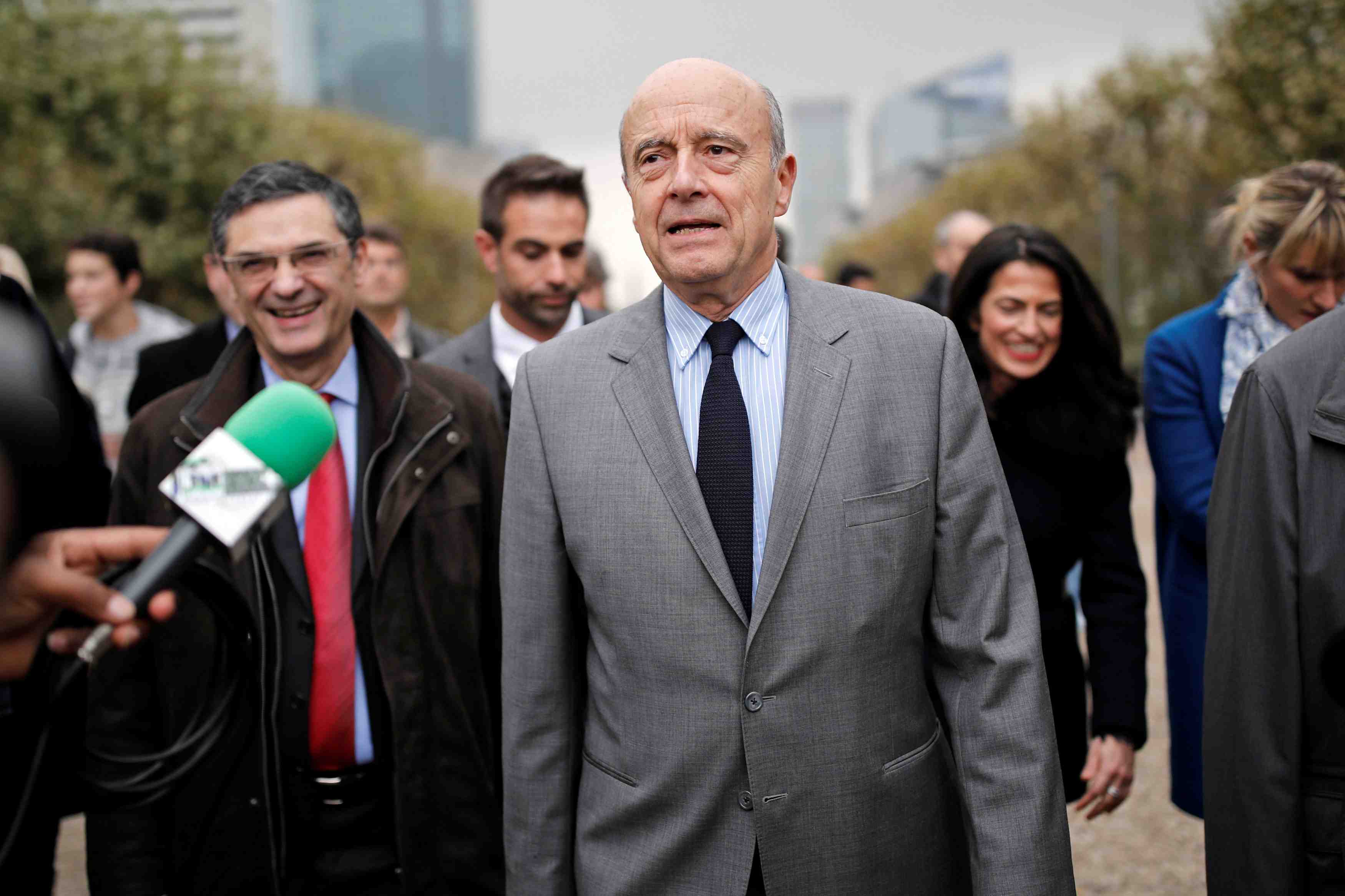 Juppe toujours favori au premier tour