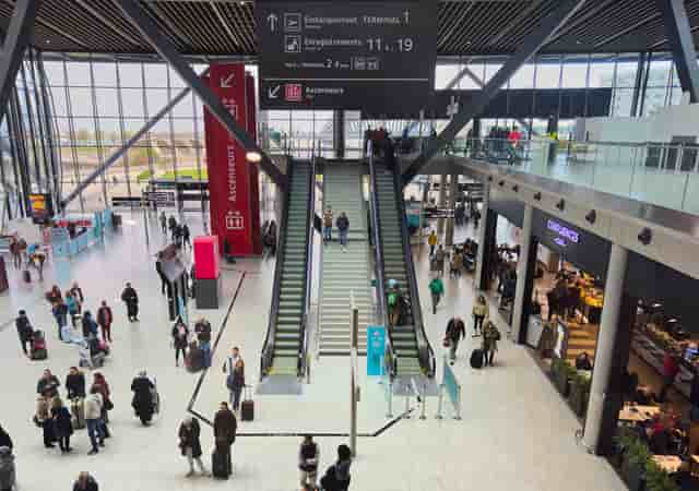 Le hall de l'aéroport de Lyon Saint Exupery.