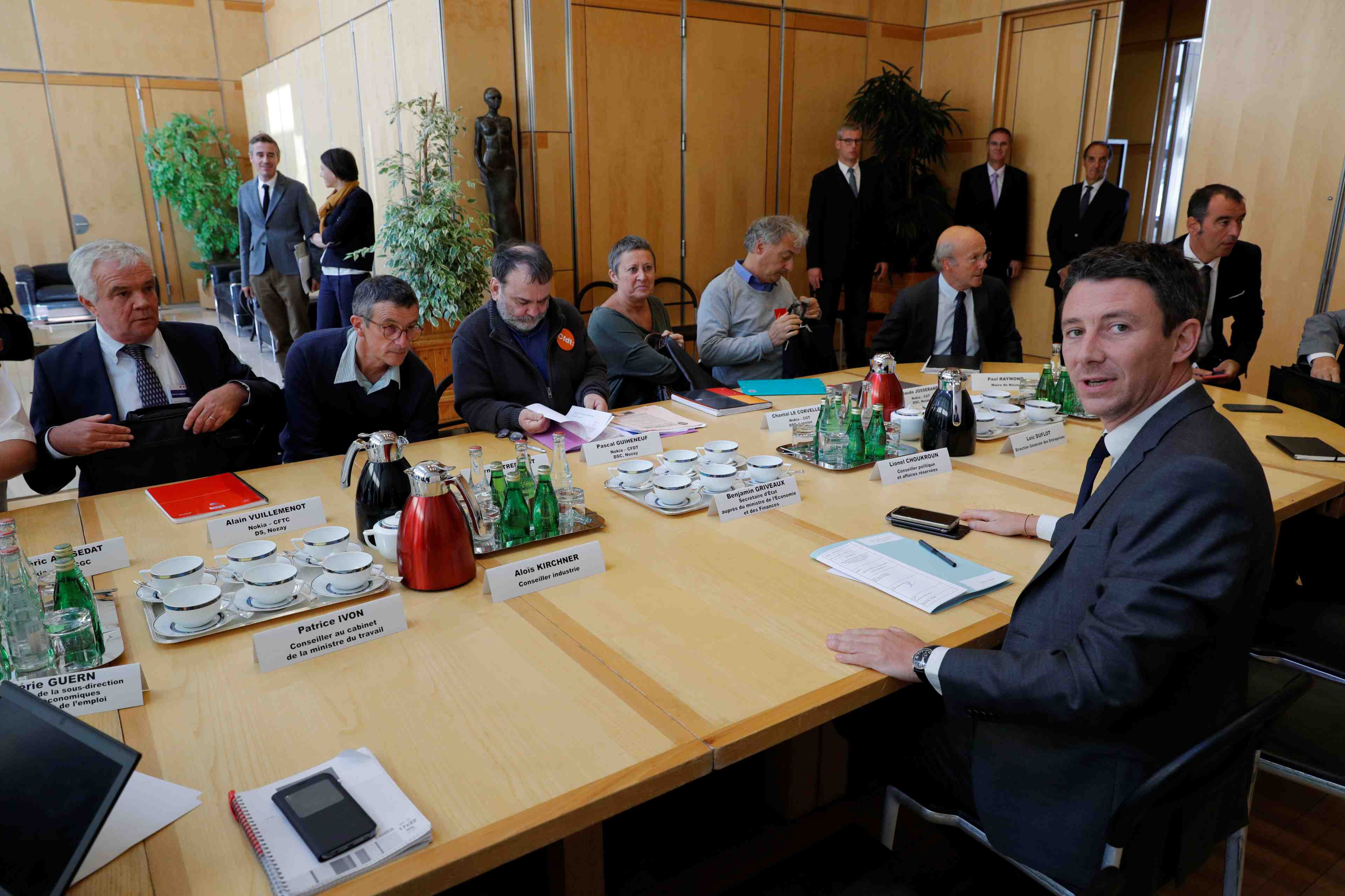 Les syndicats de nokia s'en remettent a macron