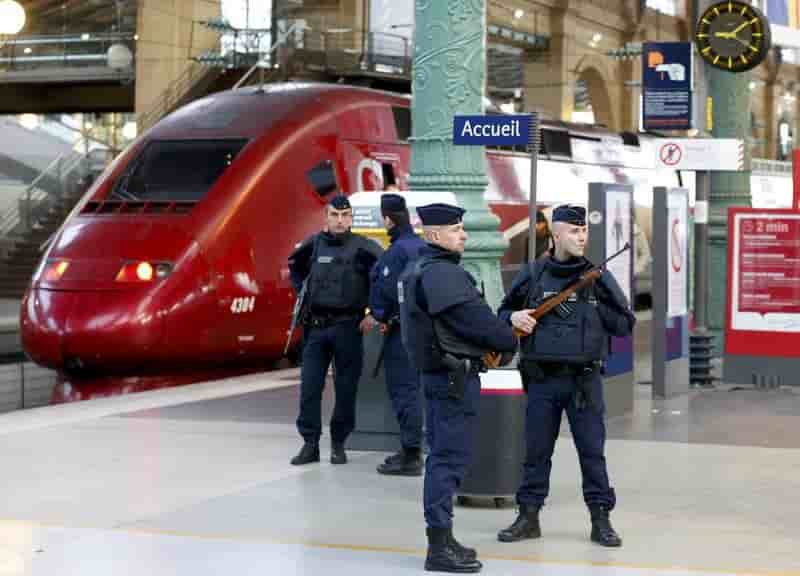 Un complice presume de l'assaillant du thalys remis a la france