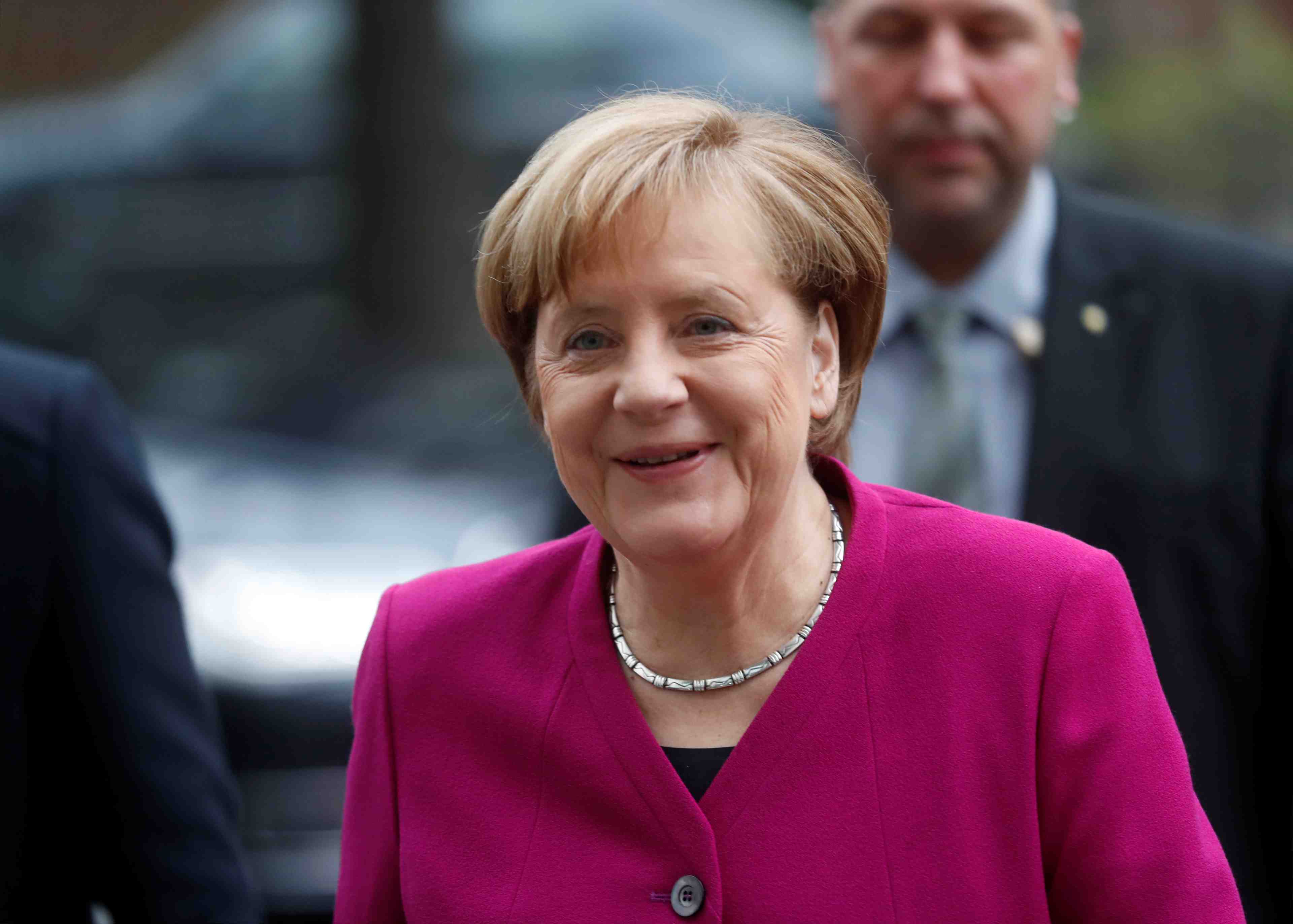 Allemagne: angela merkel lance les discussions avec le spd