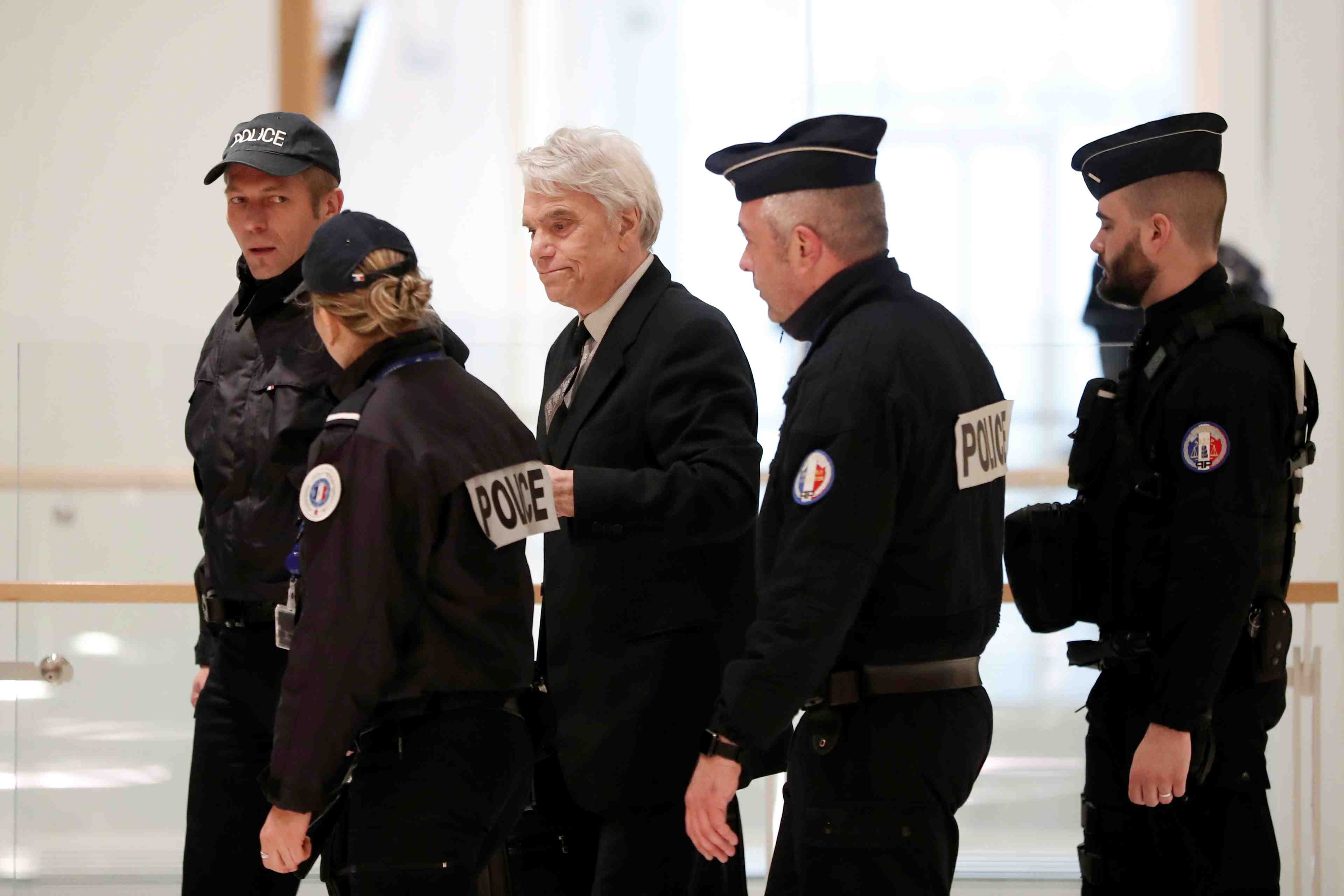 Tapie, "victime" devenue "accusee" selon son avocat et co-prevenu