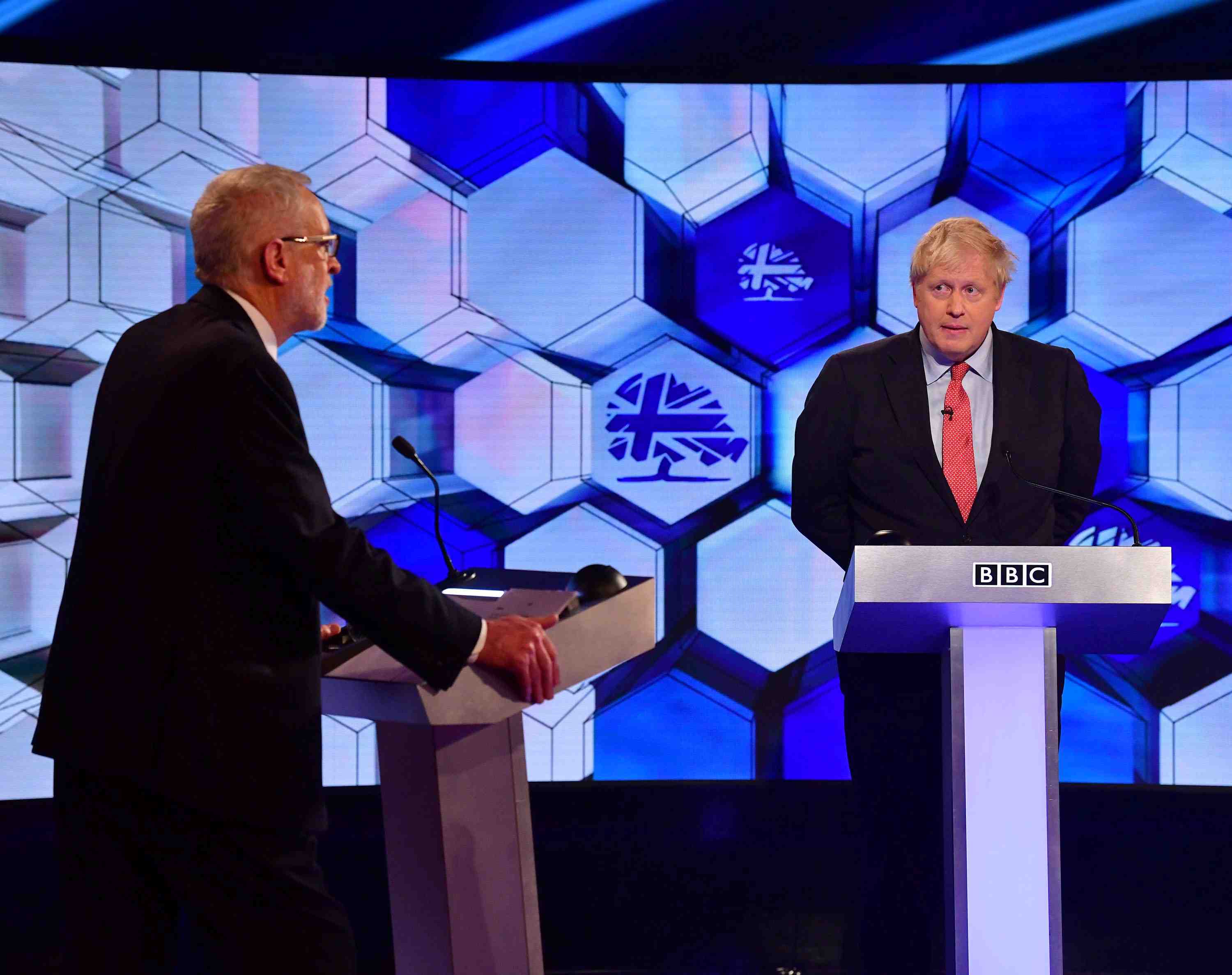 Dernier face-a-face televise entre corbyn et johnson