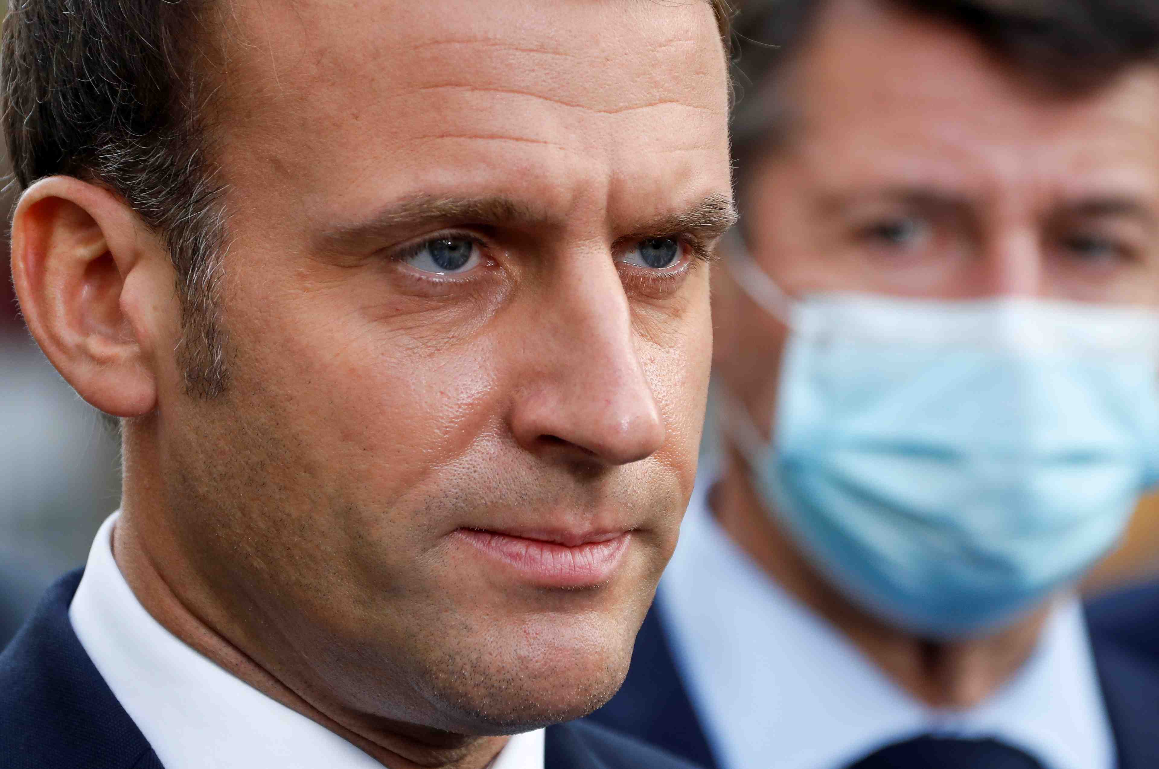 Nice: la protection des lieux de cultes et les ecoles sera renforcee, annonce macron