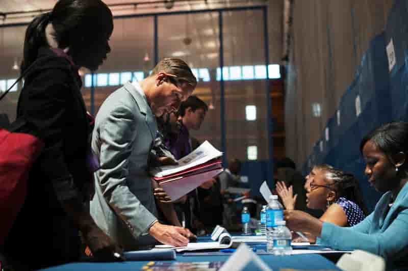 Les inscriptions au chômage au plus bas depuis 3 mois aux USA