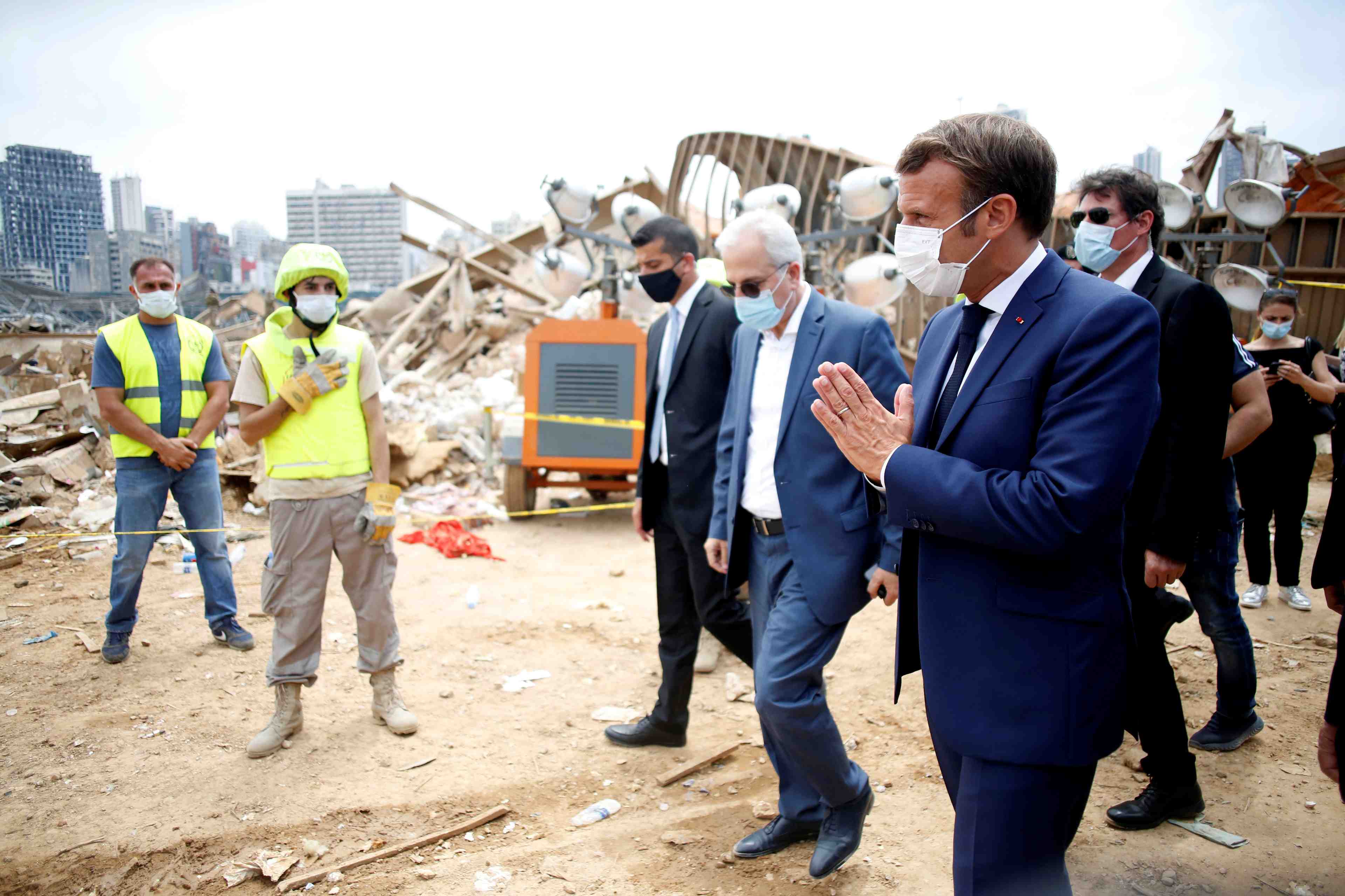 Macron promet de l'aide au liban, appelle a refonder l'ordre politique