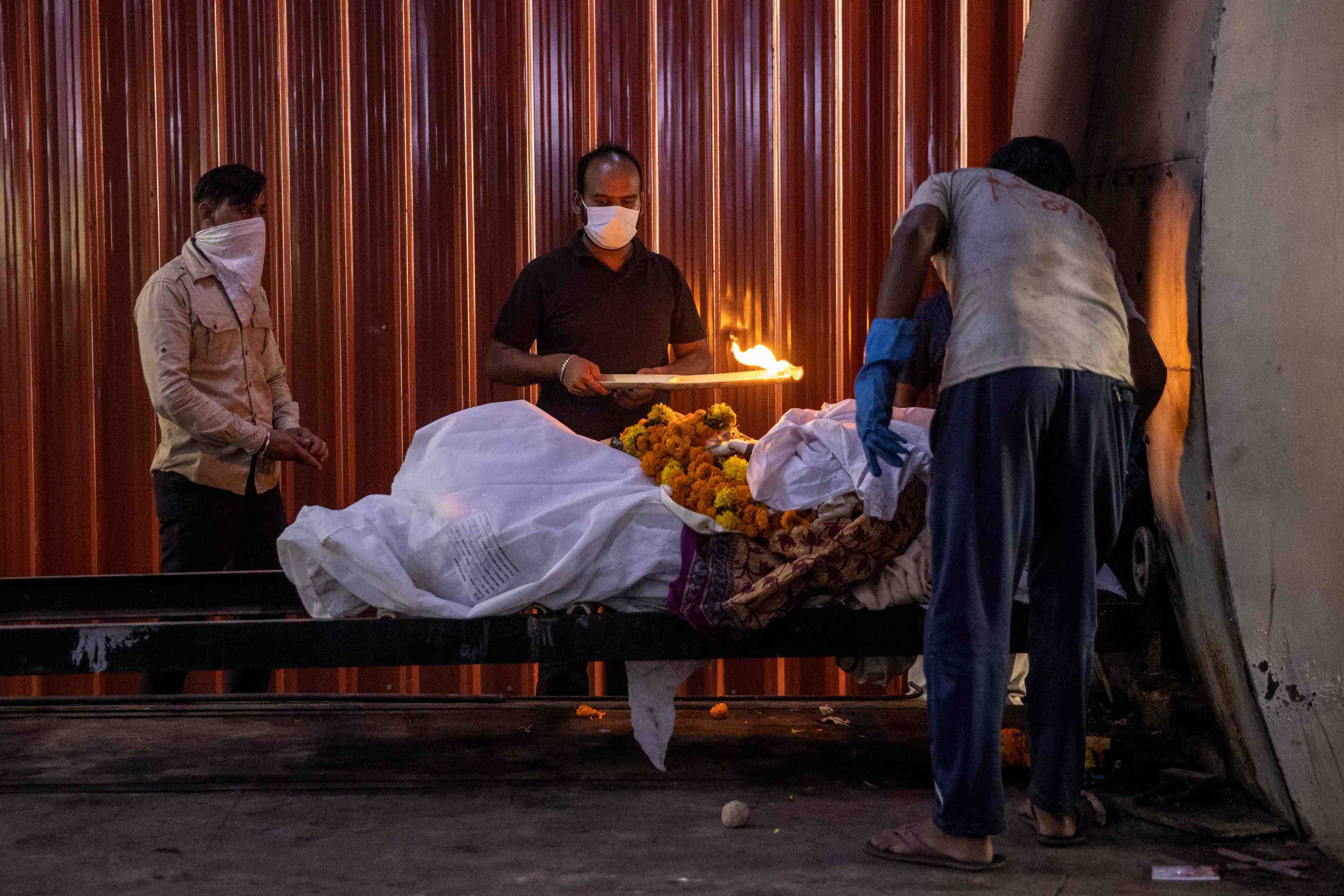 Coronavirus: le nombre total de deces depasse les 100.000 morts en inde